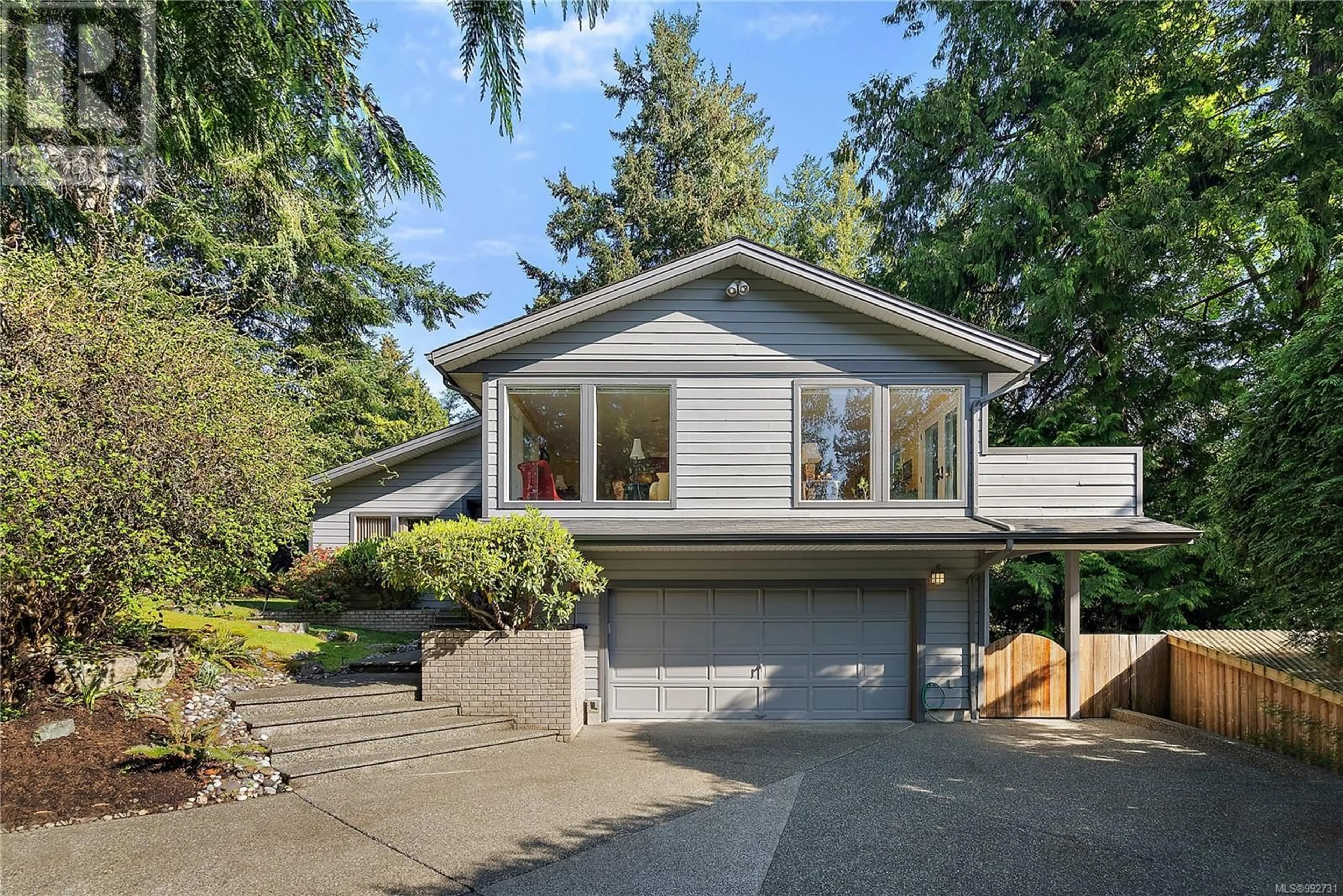 Home with vinyl exterior material, street for 4813 SEA RIDGE DRIVE, Saanich British Columbia V8Y3B6