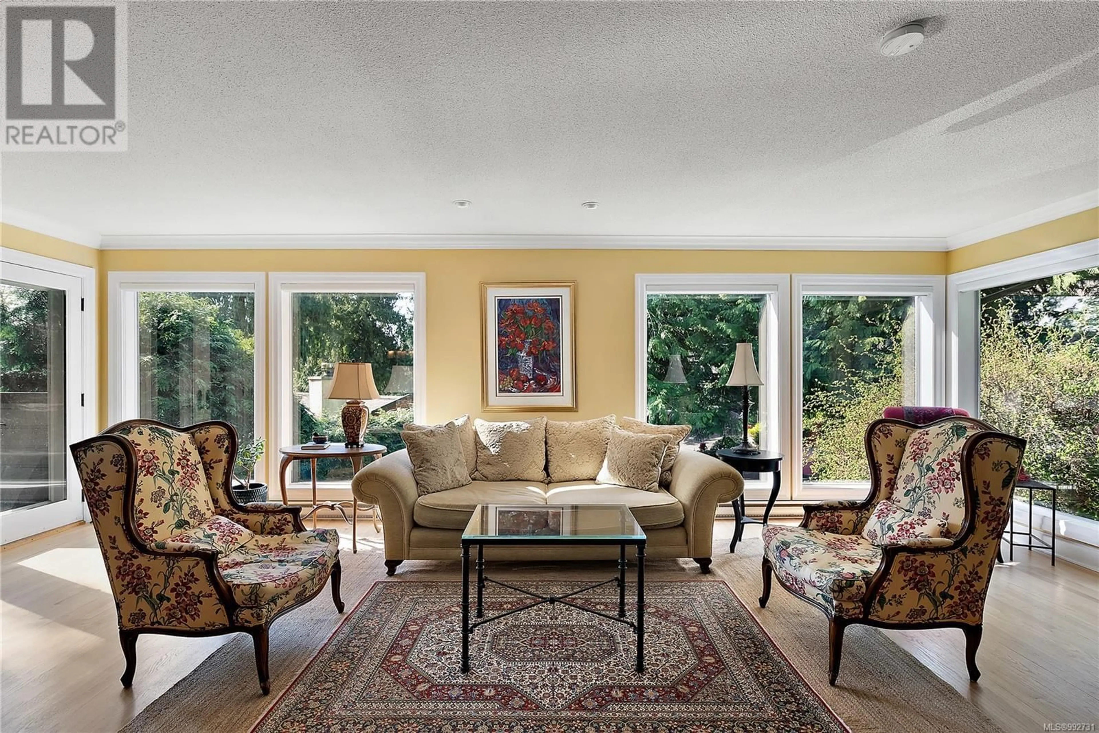 Living room with furniture, unknown for 4813 SEA RIDGE DRIVE, Saanich British Columbia V8Y3B6