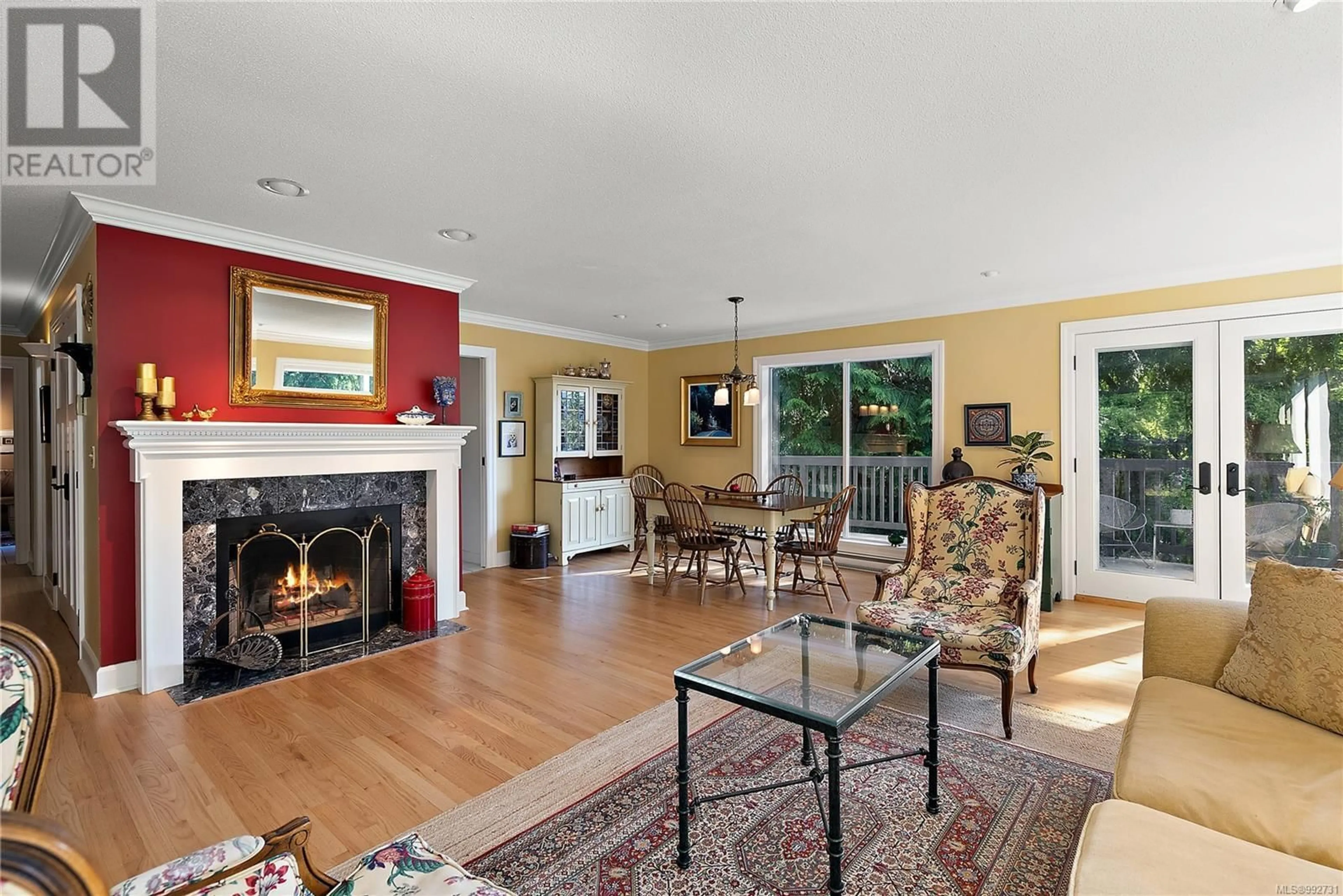 Living room with furniture, unknown for 4813 SEA RIDGE DRIVE, Saanich British Columbia V8Y3B6
