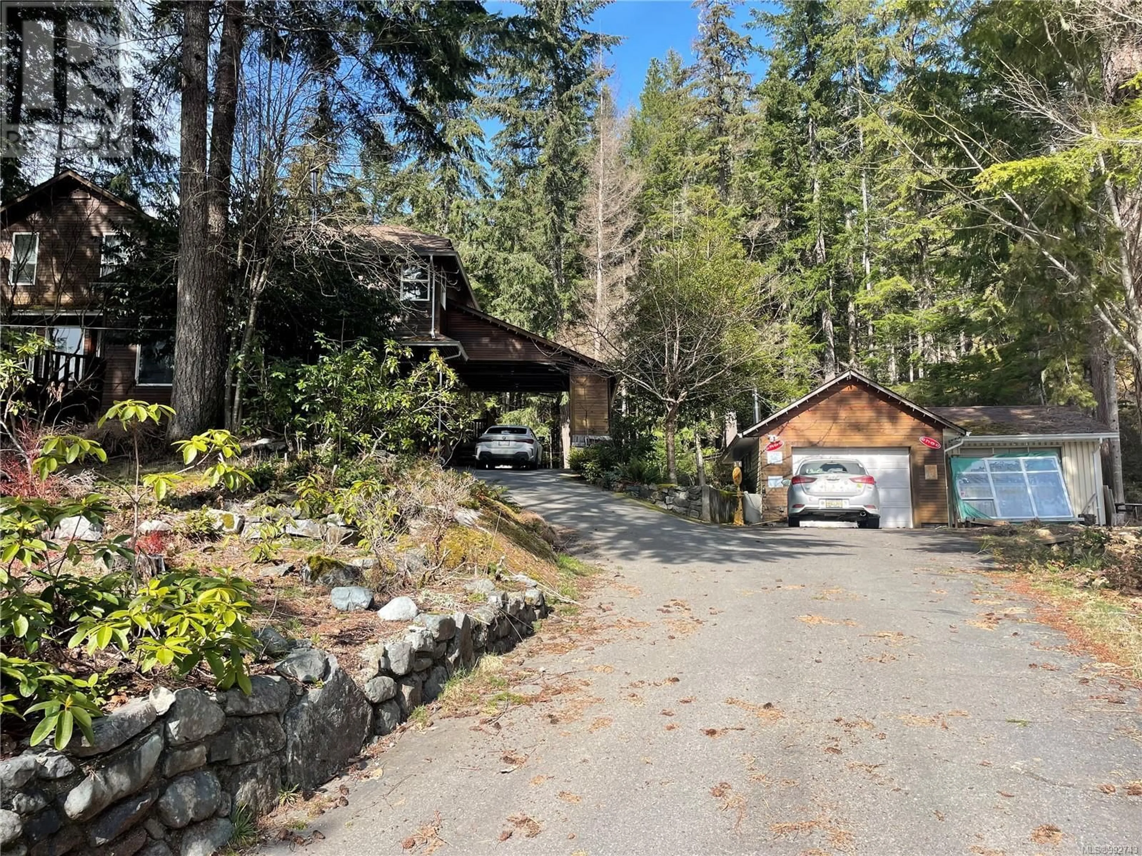 A pic from outside/outdoor area/front of a property/back of a property/a pic from drone, unknown for 509 BURMAN COURT, Gold River British Columbia V0P1G0