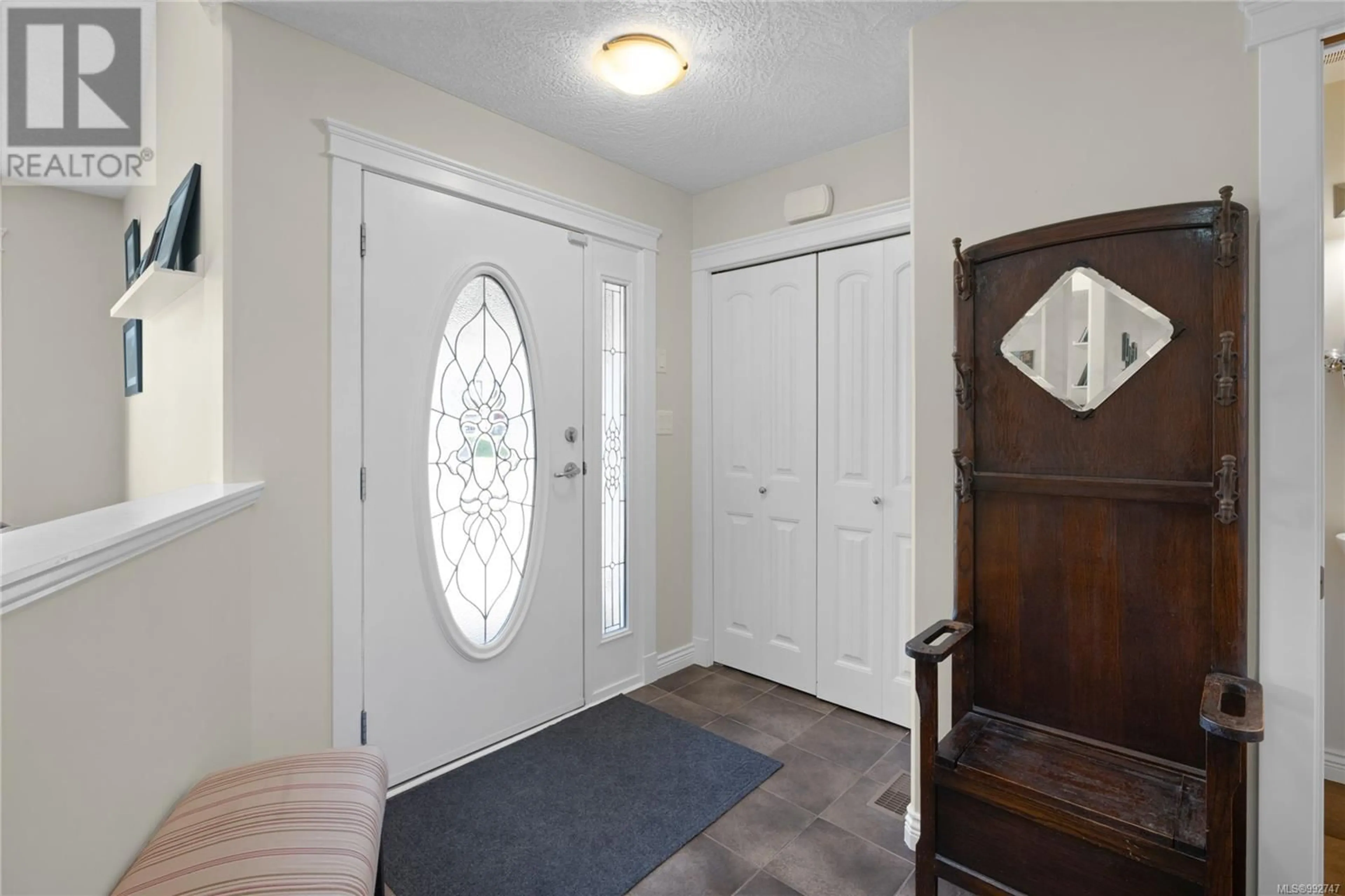 Indoor entryway for 509 BALLOU PLACE, Ladysmith British Columbia V9G2C7