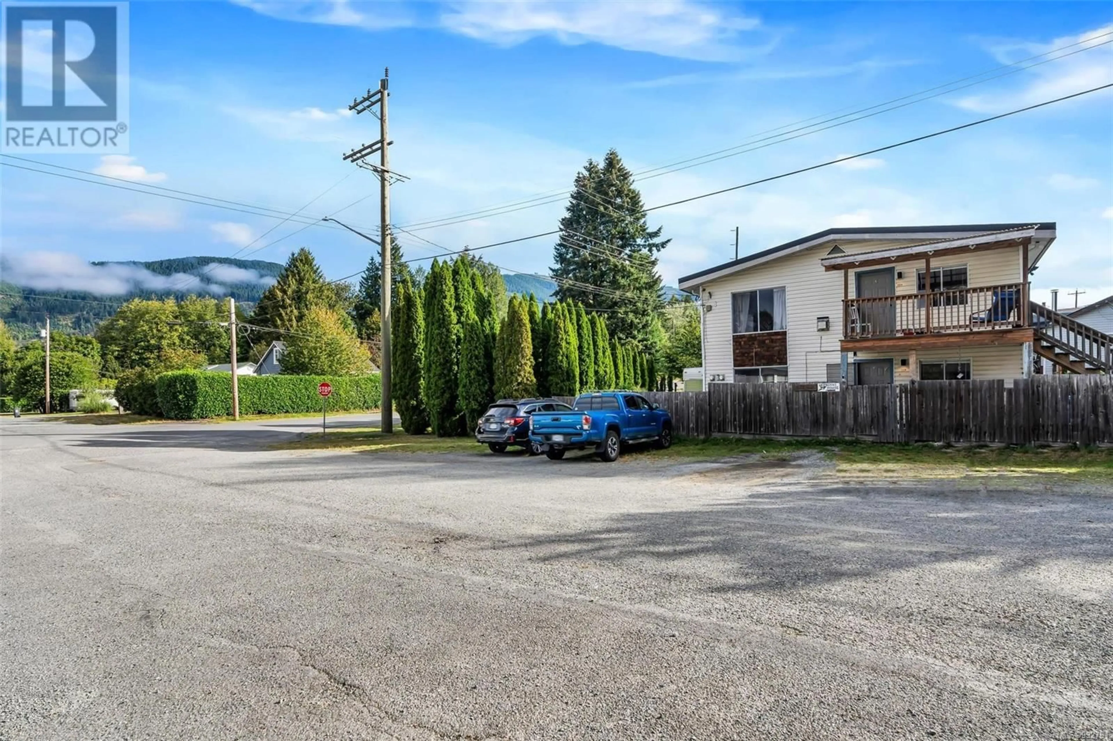 Parking for 38 COWICHAN AVENUE, Lake Cowichan British Columbia V0R2G0