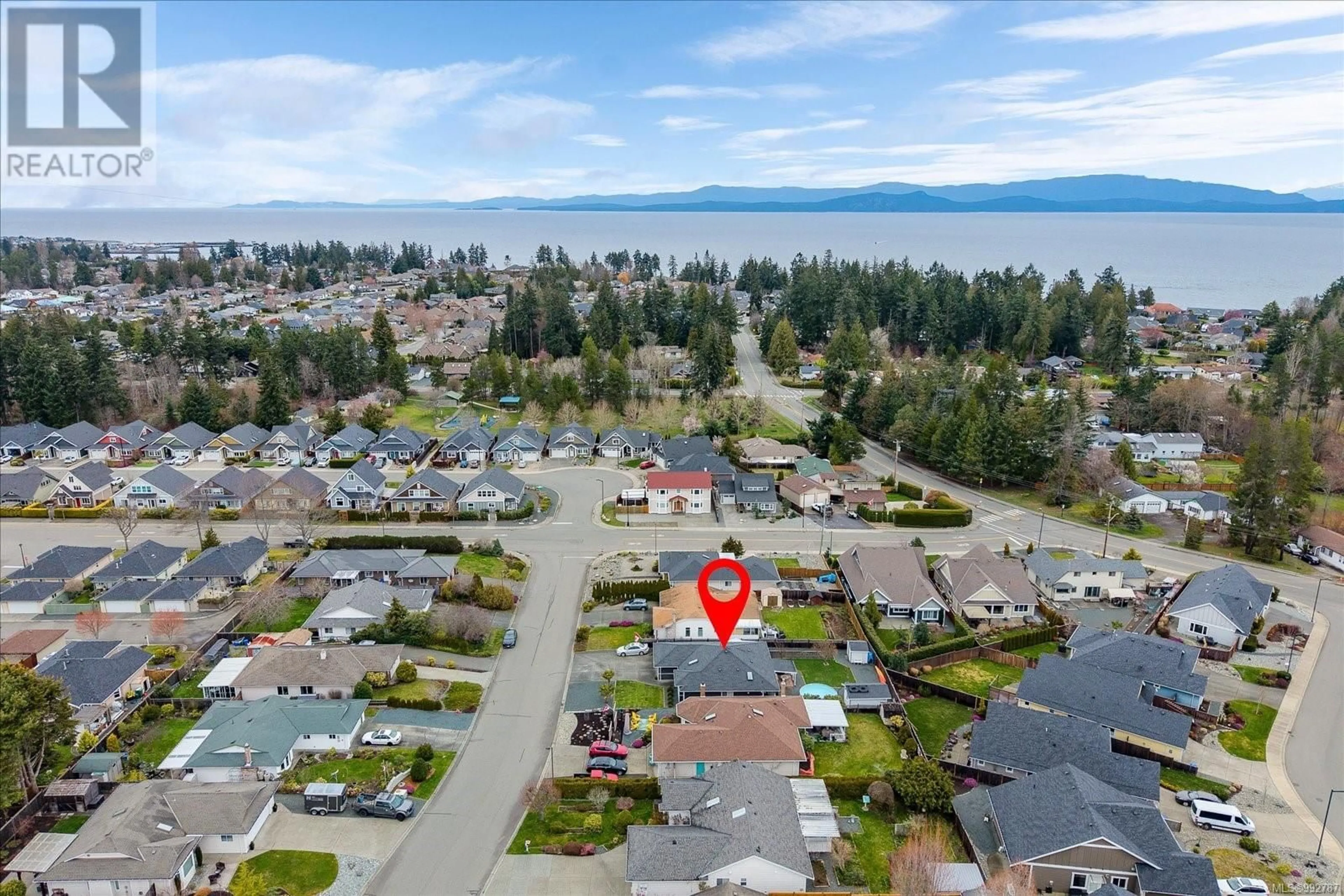A pic from outside/outdoor area/front of a property/back of a property/a pic from drone, water/lake/river/ocean view for 580 BELSON STREET, Parksville British Columbia V9P1B5