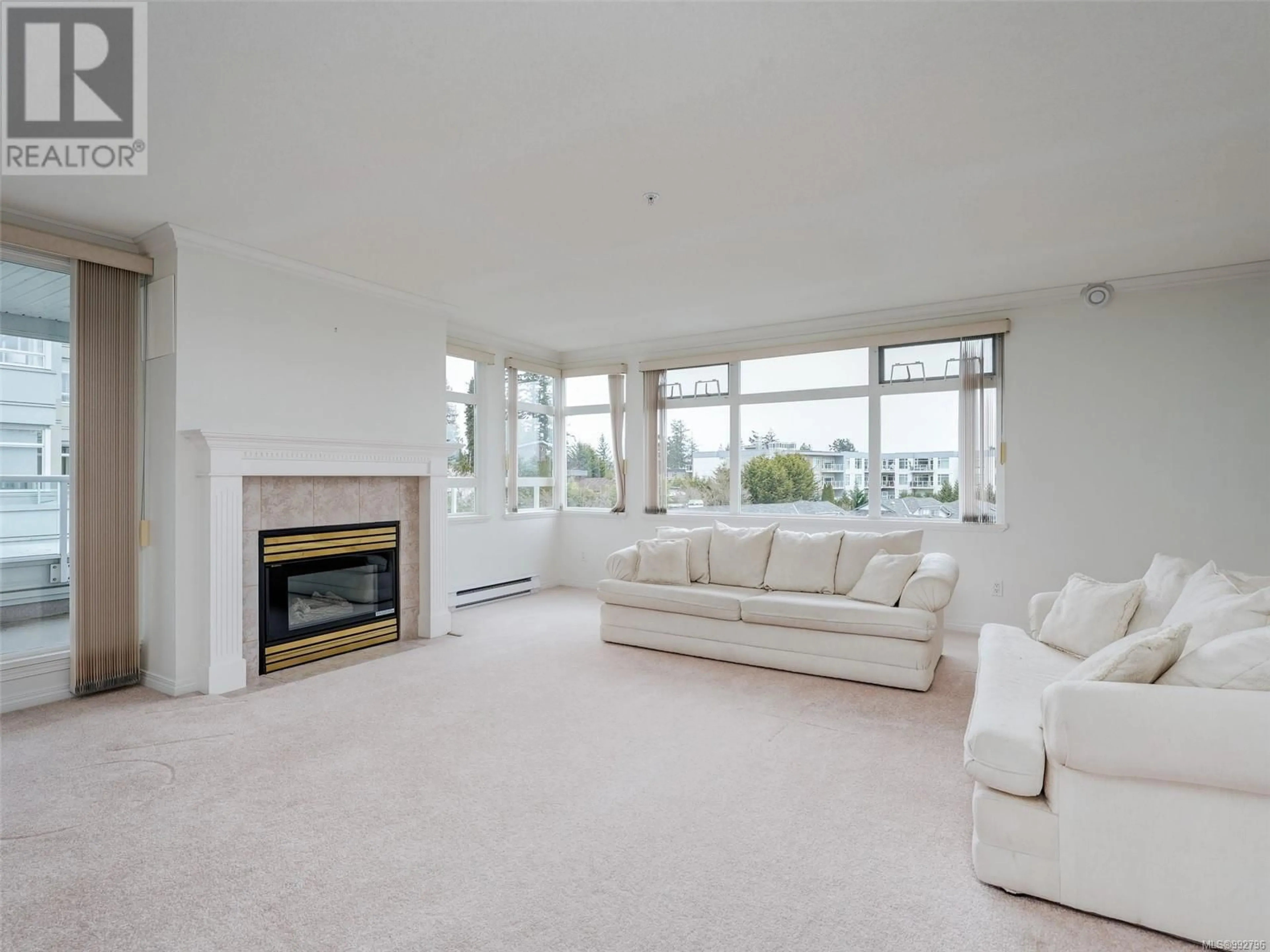 Living room with furniture, unknown for 306 - 5110 CORDOVA BAY ROAD, Saanich British Columbia V8Y2K5