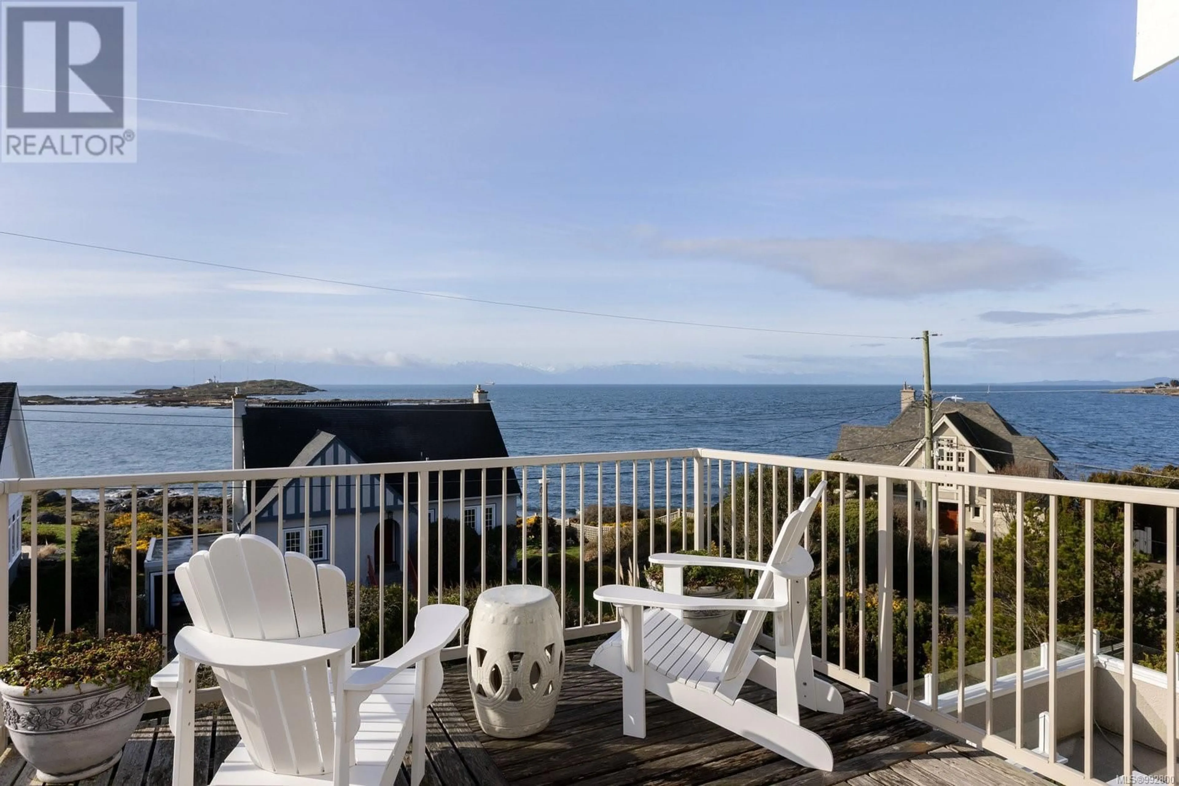 Patio, water/lake/river/ocean view for 637 BEACH DRIVE, Oak Bay British Columbia V8S2M8