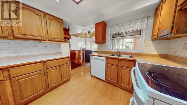 555 Davida Ave, Saanich 5