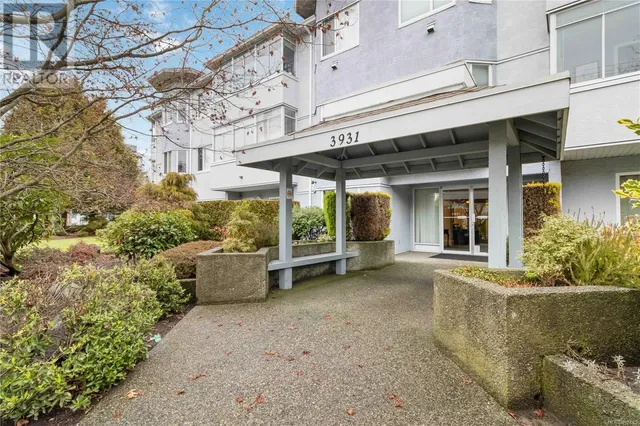 215 3931 Shelbourne St, Saanich 2