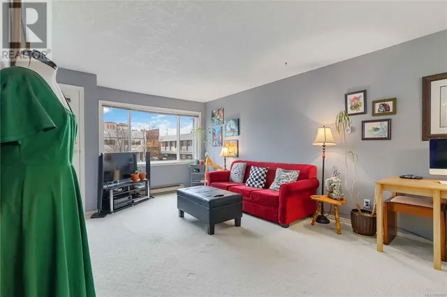 215 3931 Shelbourne St, Saanich 4
