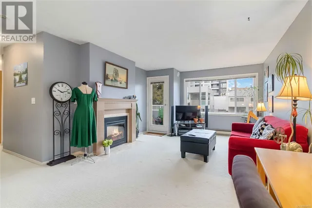 215 3931 Shelbourne St, Saanich 5