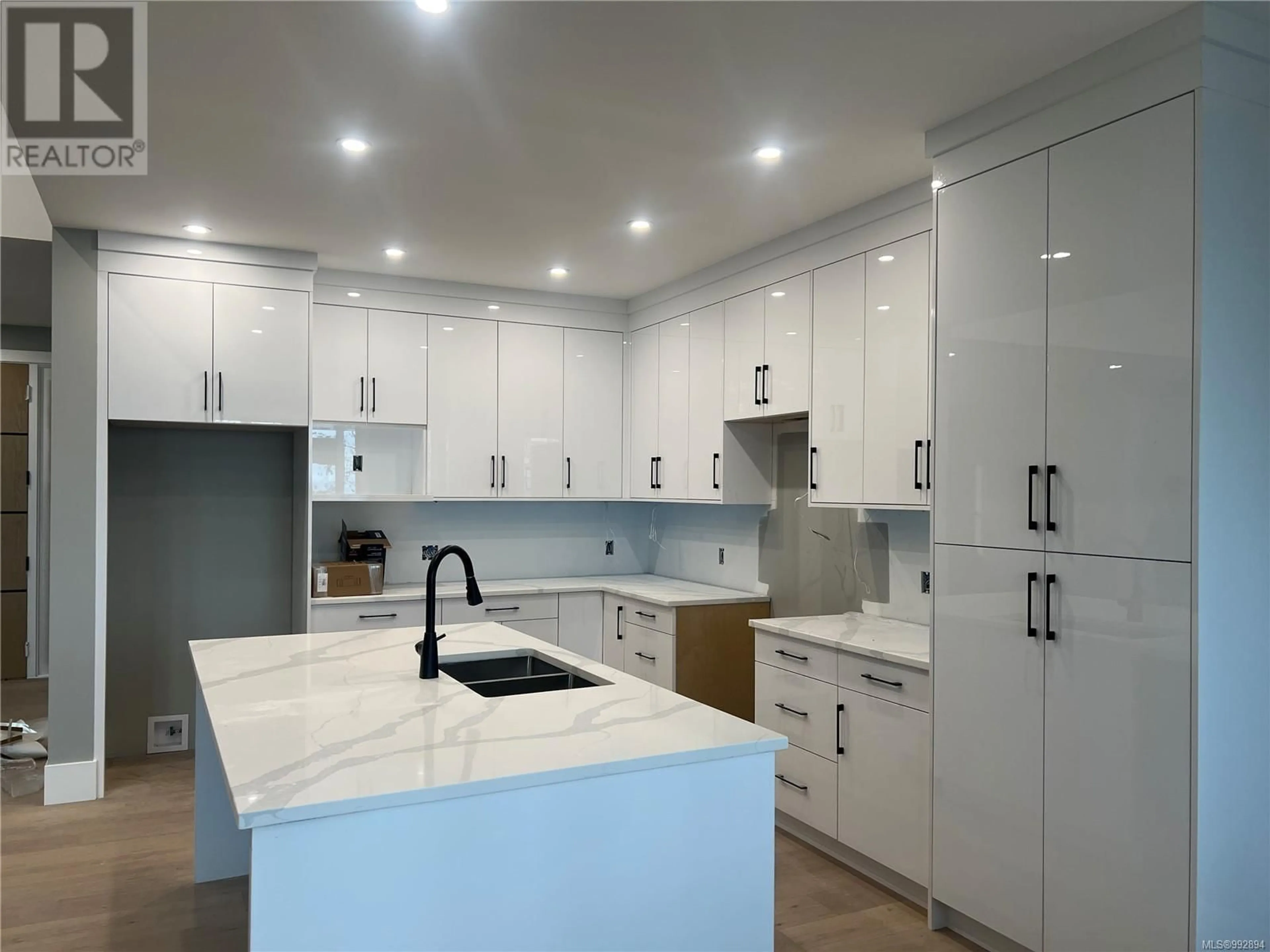 Open concept kitchen, ceramic/tile floor for 4618 GLEN OAKS DRIVE, Nanaimo British Columbia V9T0N2