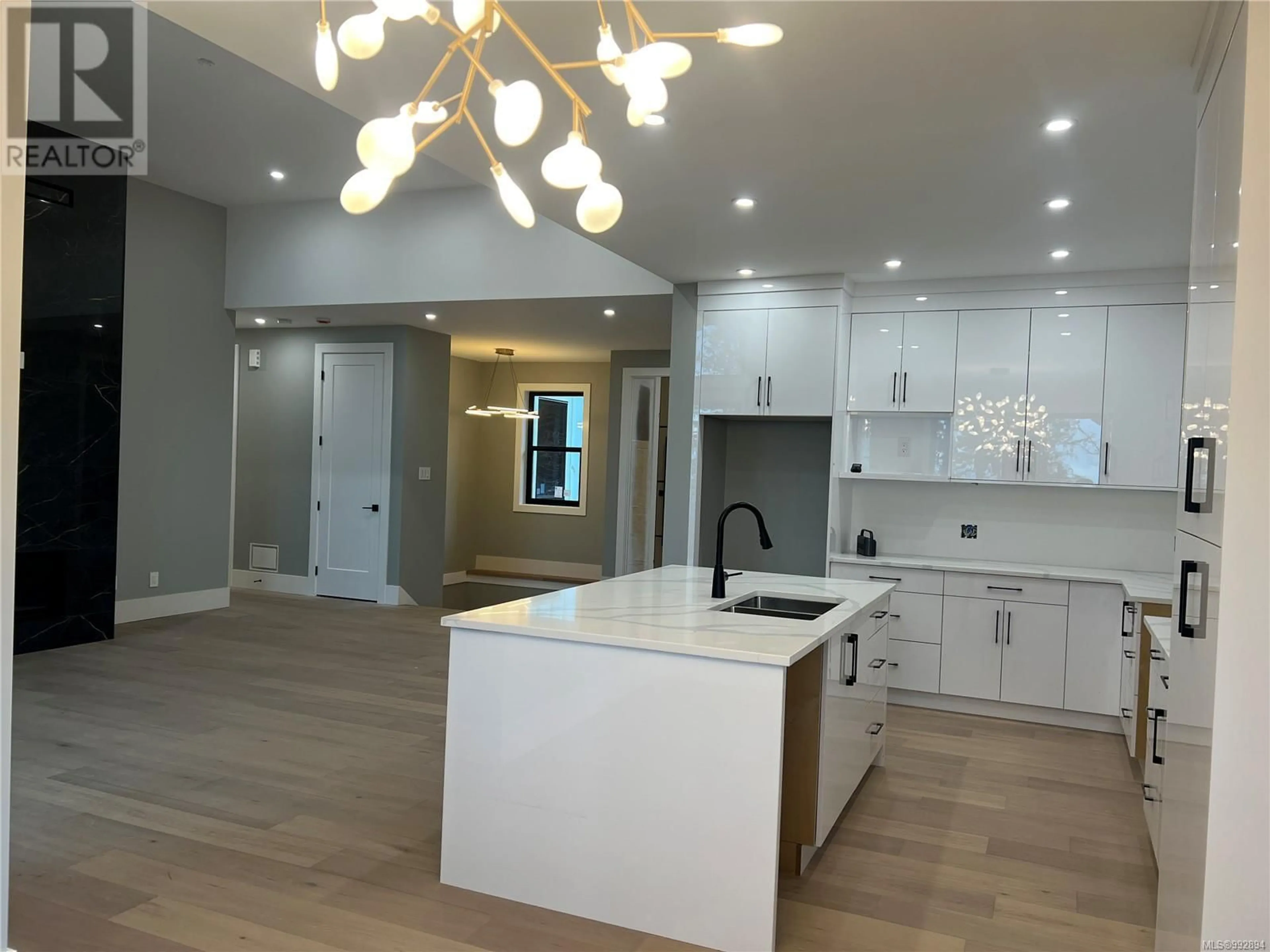 Open concept kitchen, ceramic/tile floor for 4618 GLEN OAKS DRIVE, Nanaimo British Columbia V9T0N2