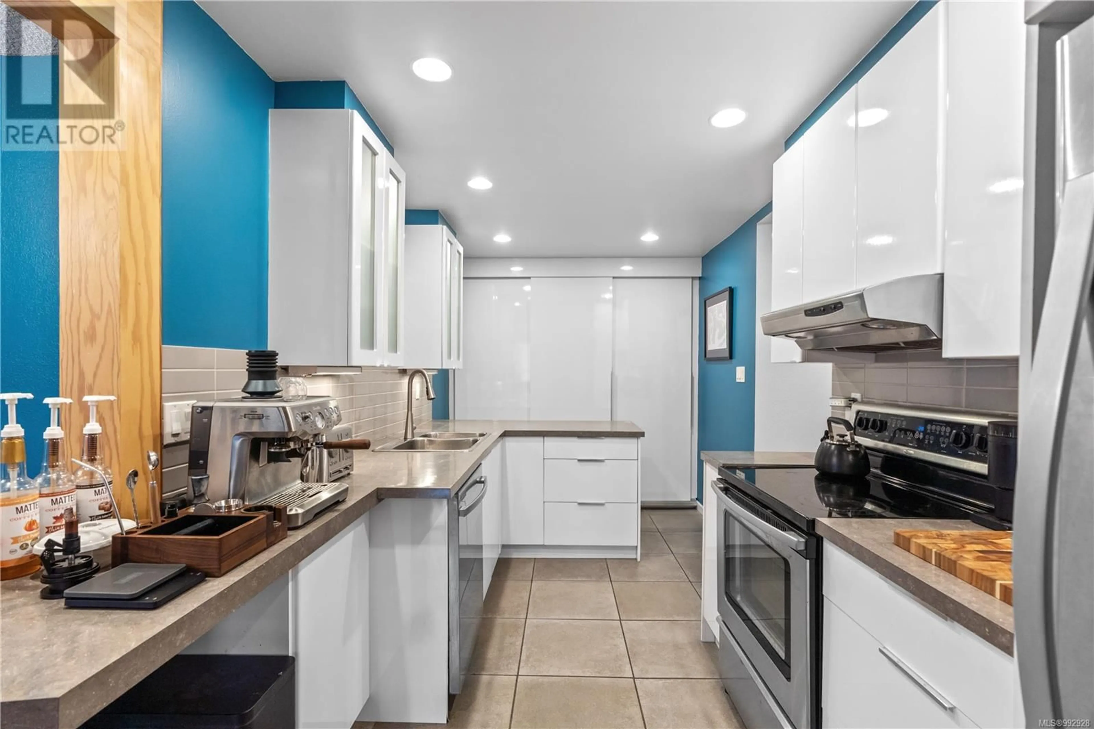 Standard kitchen, ceramic/tile floor for 209 - 1545 PANDORA AVENUE, Victoria British Columbia V8R6R1