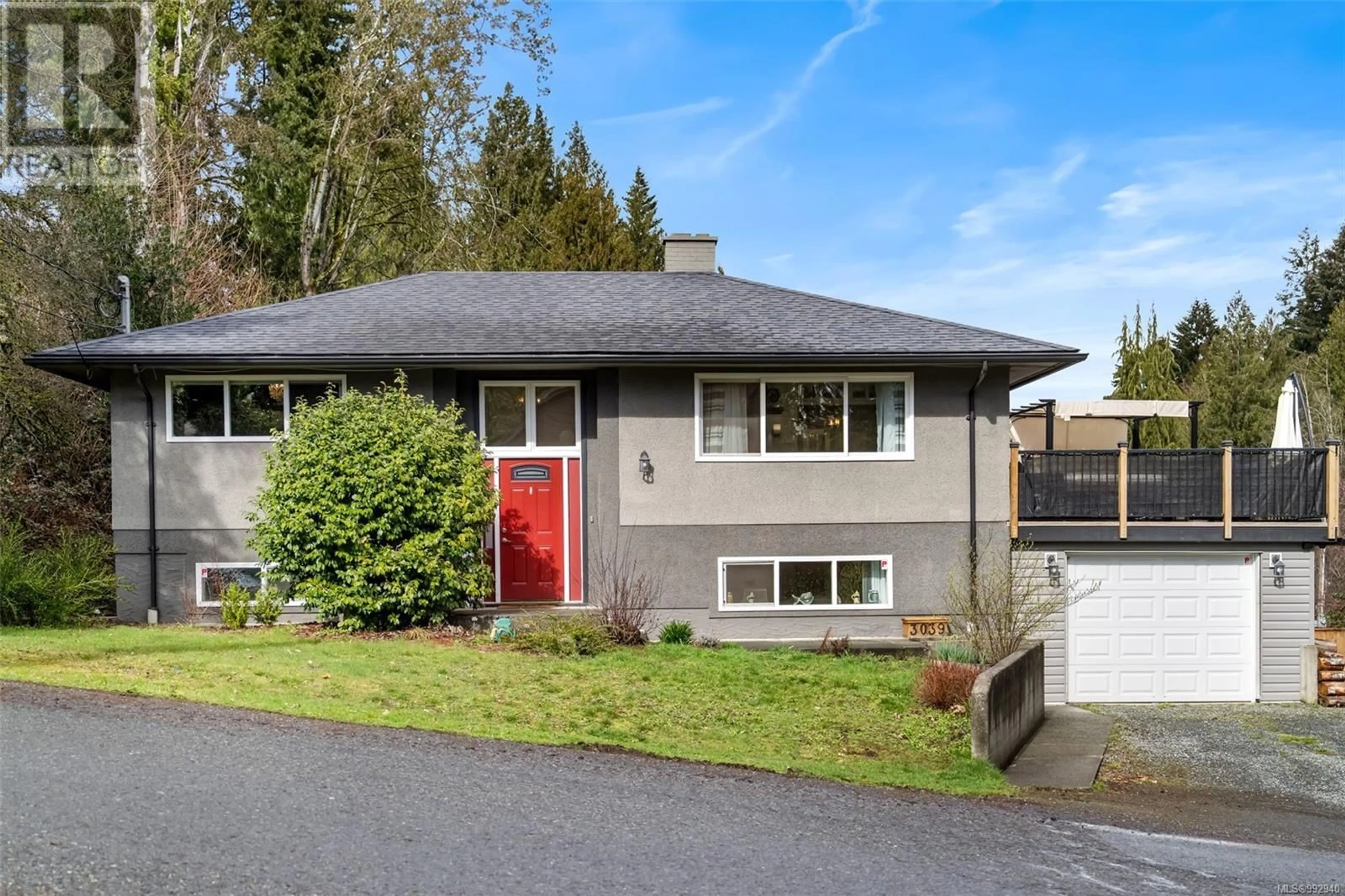 Home with vinyl exterior material, street for 3039 LASHMAN AVENUE, Duncan British Columbia V9L1C8