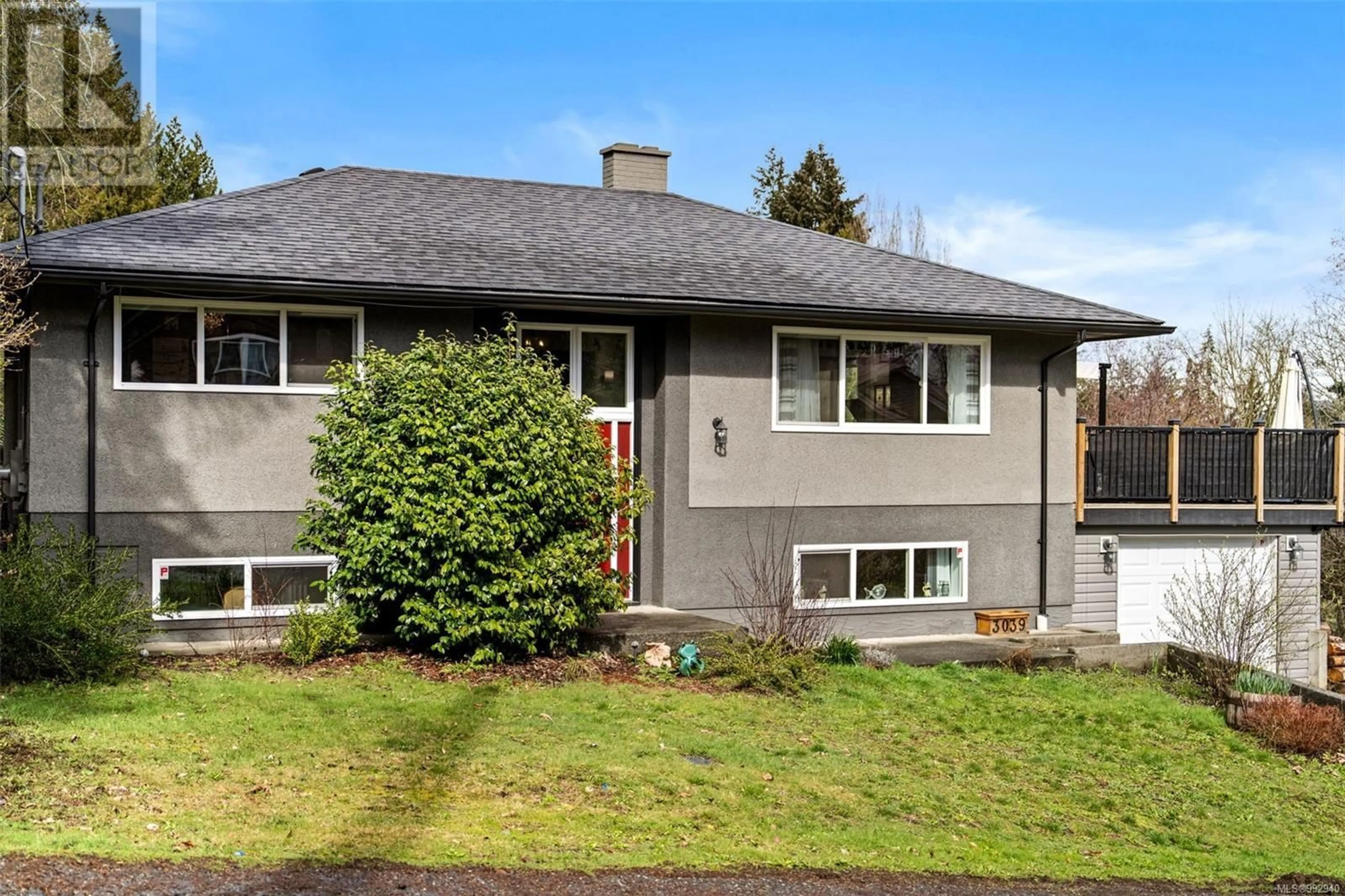 Home with vinyl exterior material, street for 3039 LASHMAN AVENUE, Duncan British Columbia V9L1C8