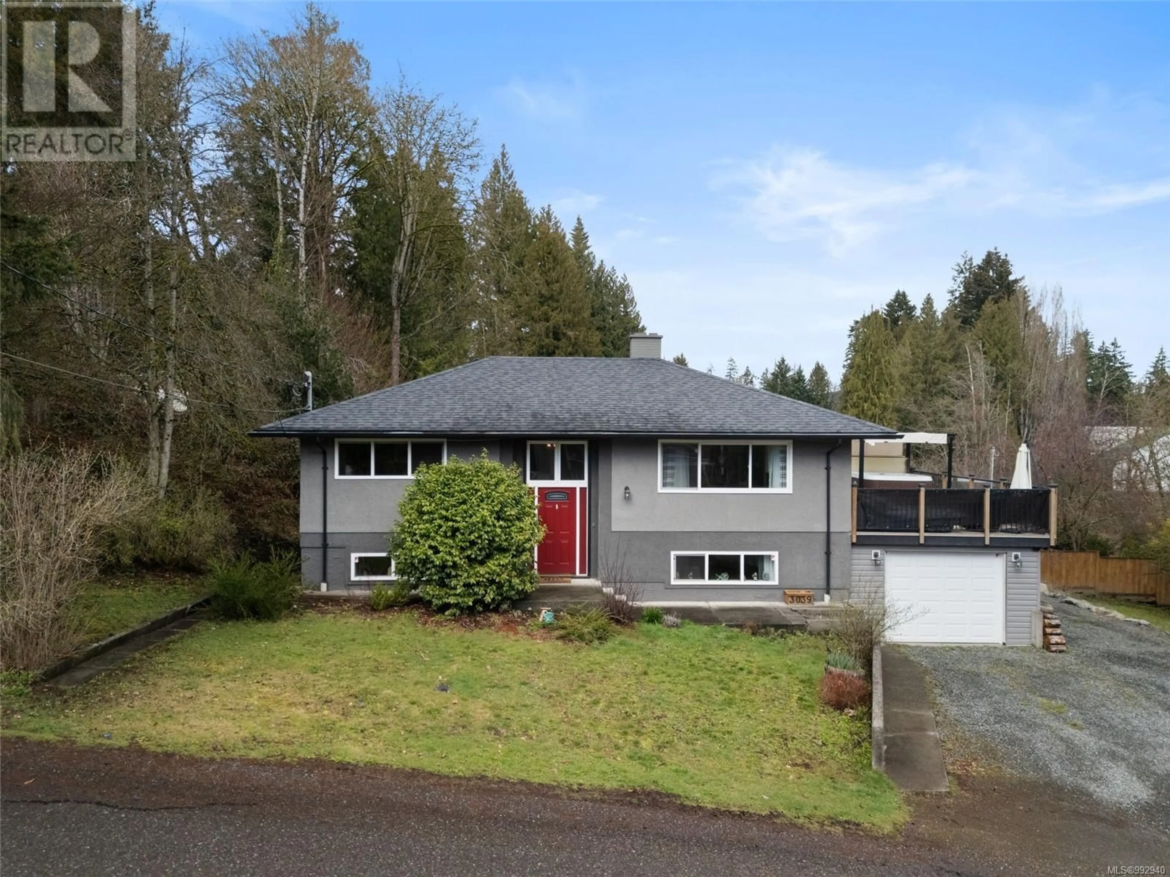 Home with vinyl exterior material, street for 3039 LASHMAN AVENUE, Duncan British Columbia V9L1C8