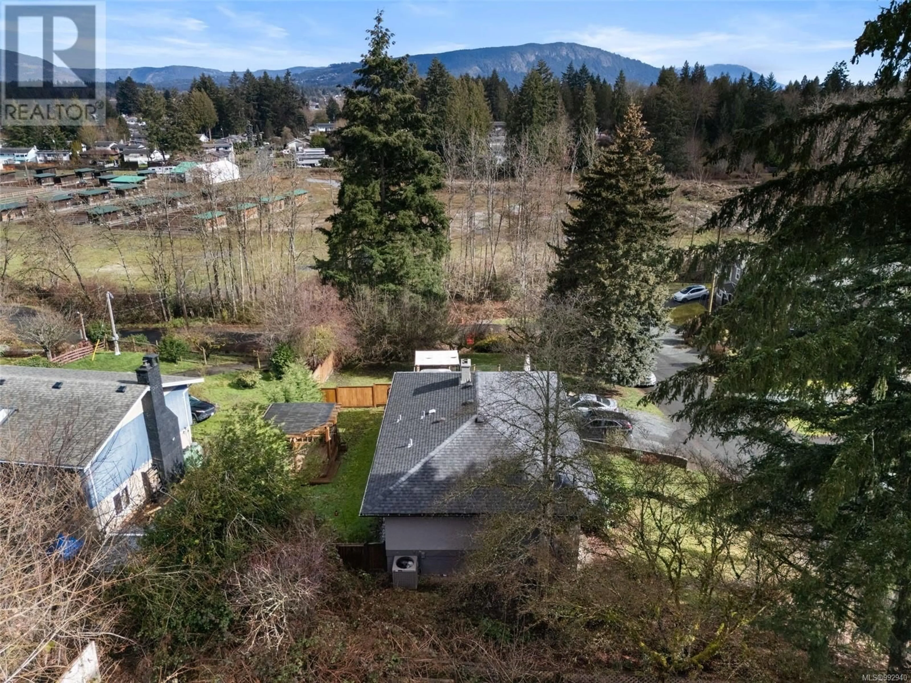 A pic from outside/outdoor area/front of a property/back of a property/a pic from drone, mountain view for 3039 LASHMAN AVENUE, Duncan British Columbia V9L1C8