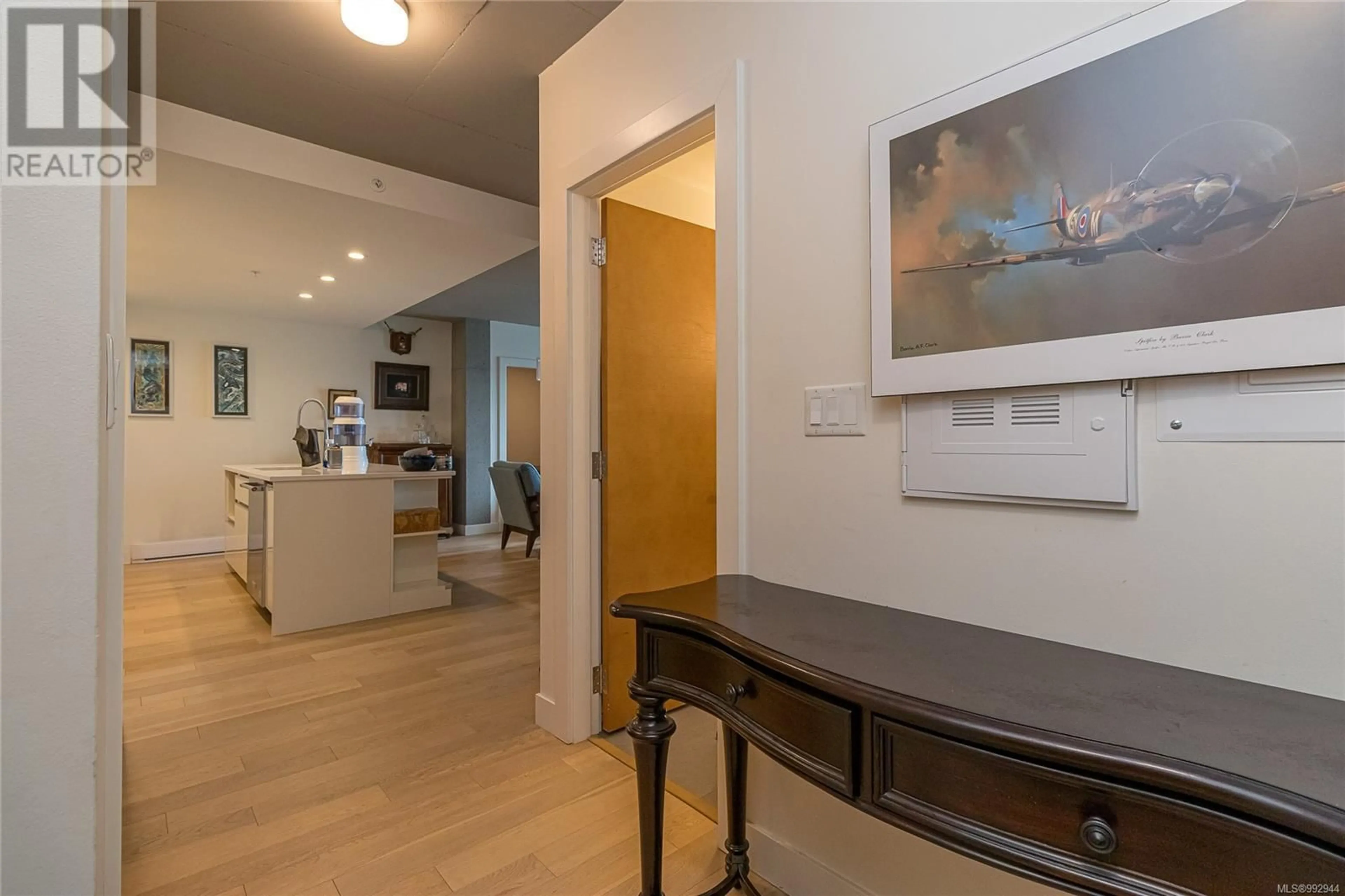 Indoor entryway for 201 989 Johnson St, Victoria British Columbia V8V3N7