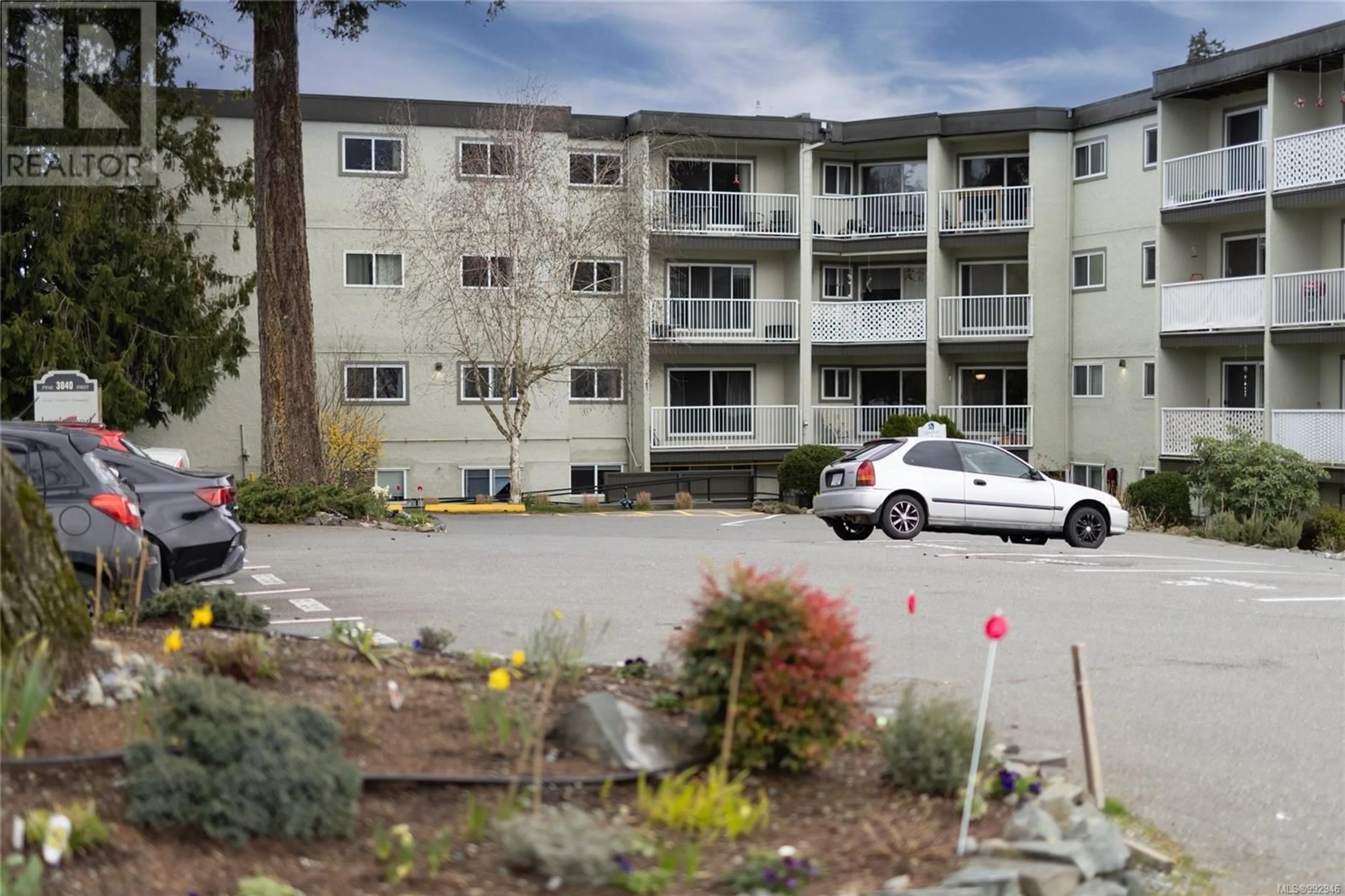 A pic from outside/outdoor area/front of a property/back of a property/a pic from drone, mountain view for 211 - 3040 PINE STREET, Chemainus British Columbia V0R1K1