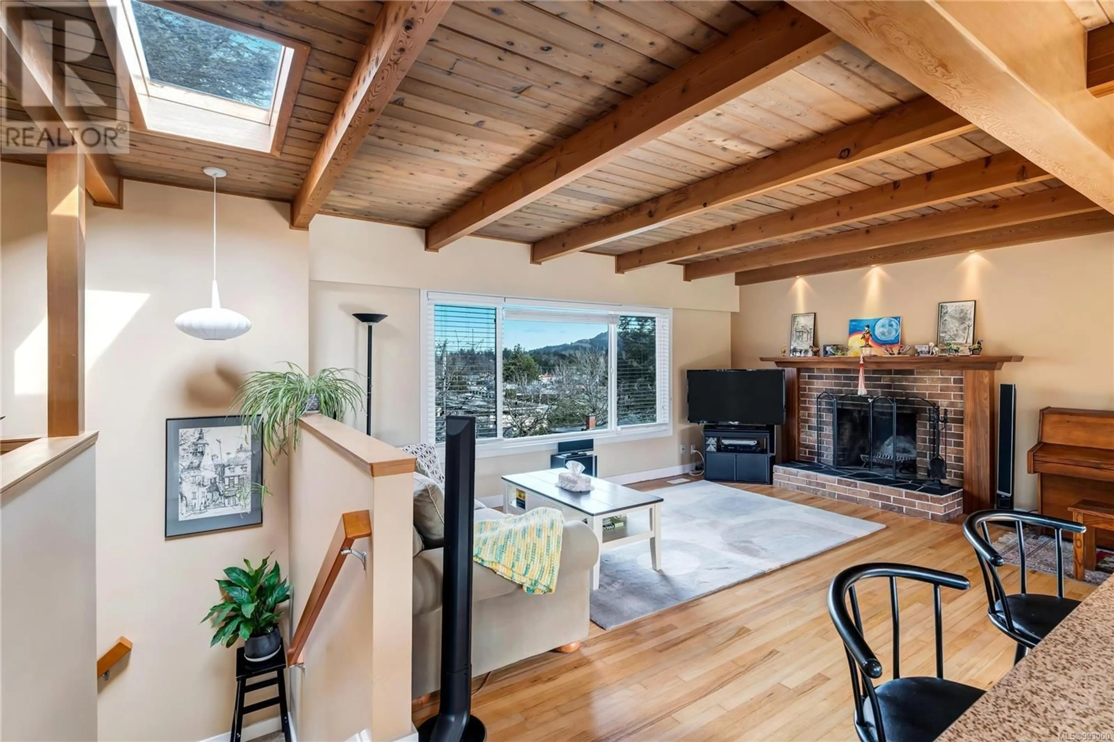 Unknown for 1005 KAREN CRESCENT, Saanich British Columbia V8X3C7