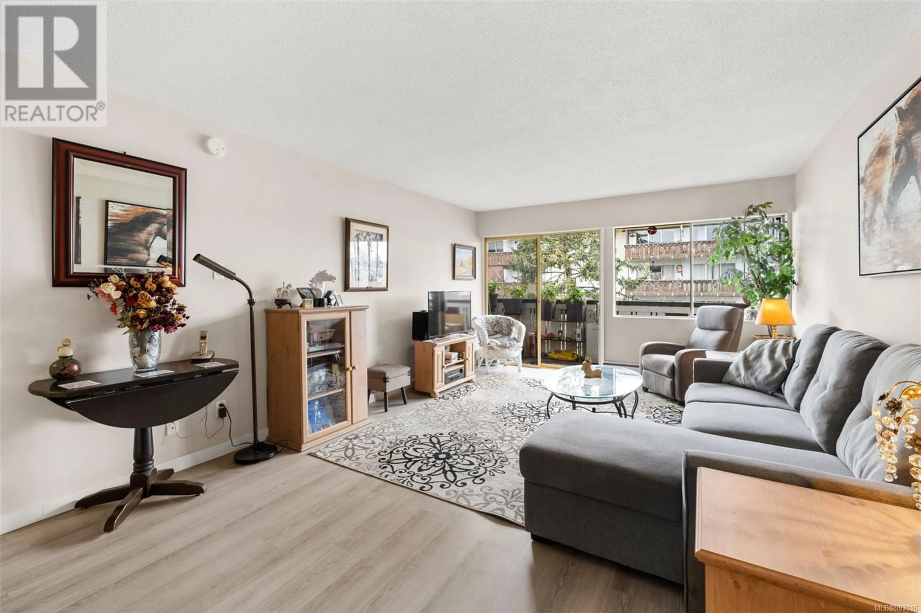 Living room with furniture, unknown for 208 - 964 HEYWOOD AVENUE, Victoria British Columbia V8V2Y5