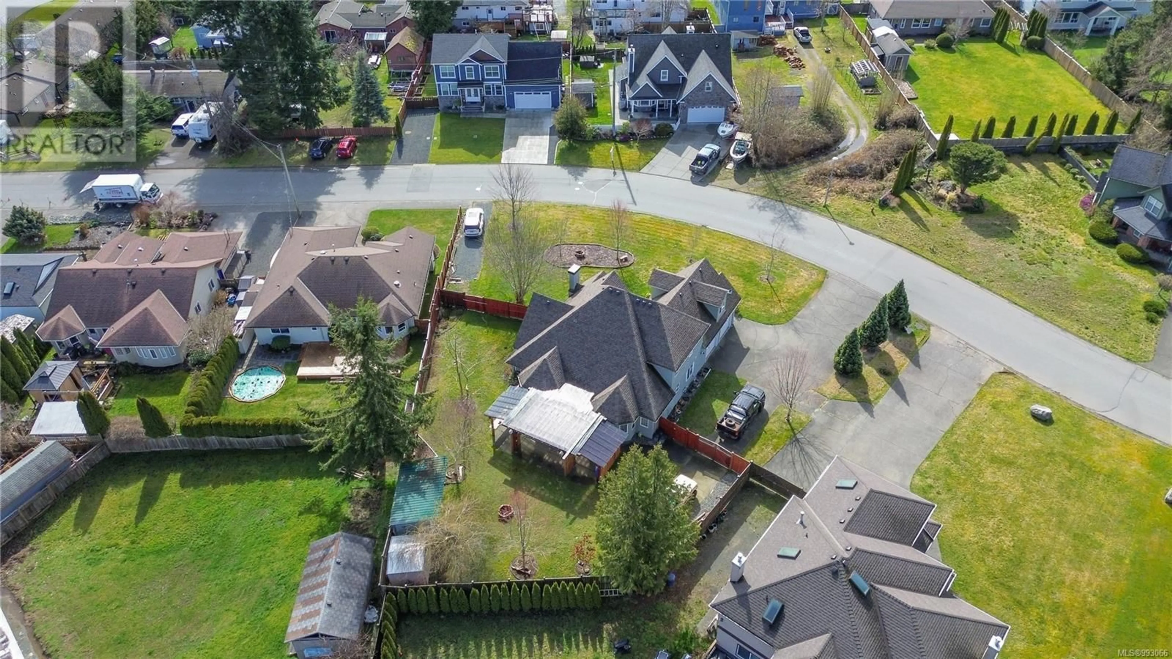 A pic from outside/outdoor area/front of a property/back of a property/a pic from drone, street for 270 DAHL ROAD, Campbell River British Columbia V9W7X8