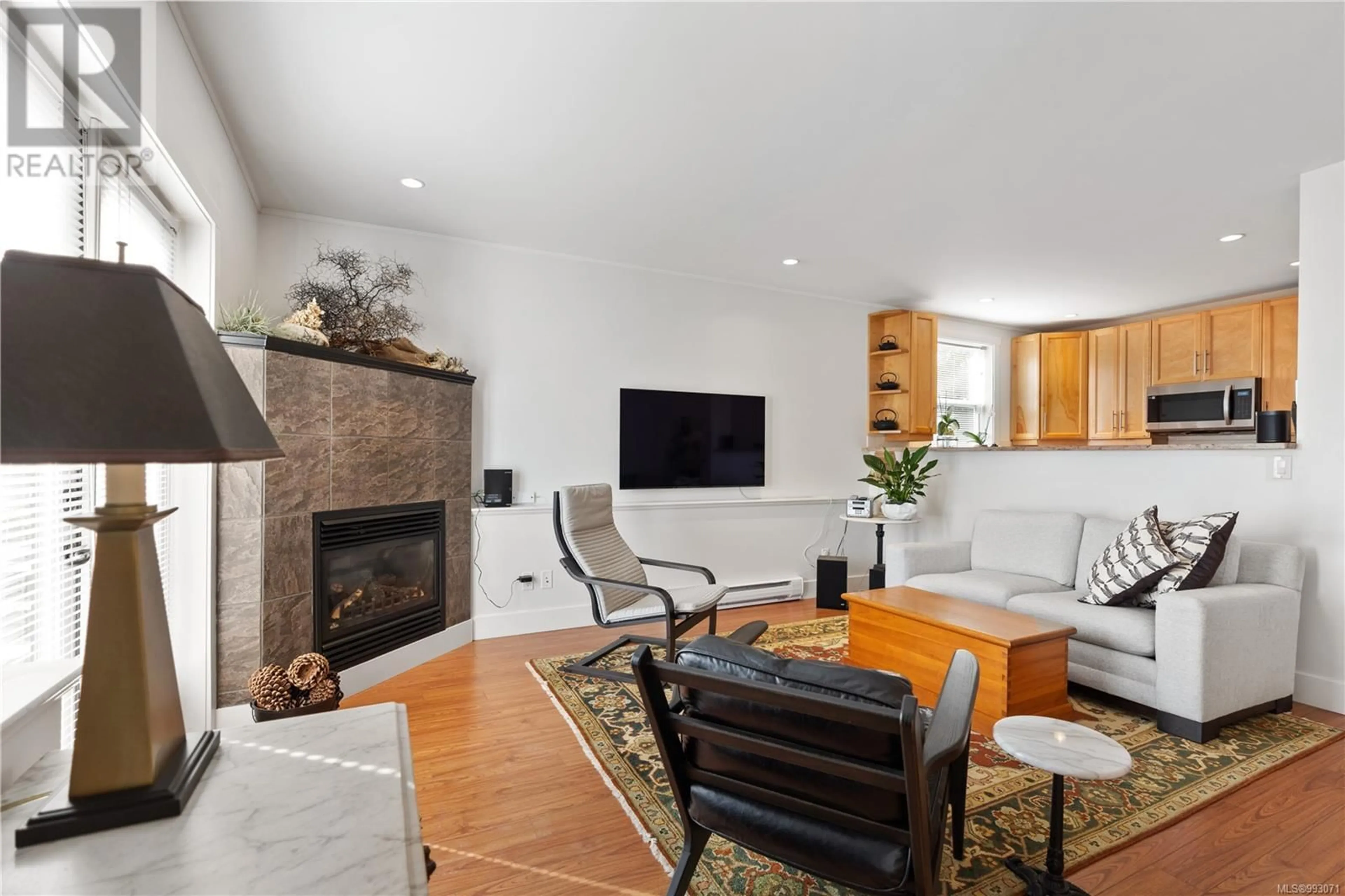Living room with furniture, unknown for 1 - 66 MOSS STREET, Victoria British Columbia V8V4L8