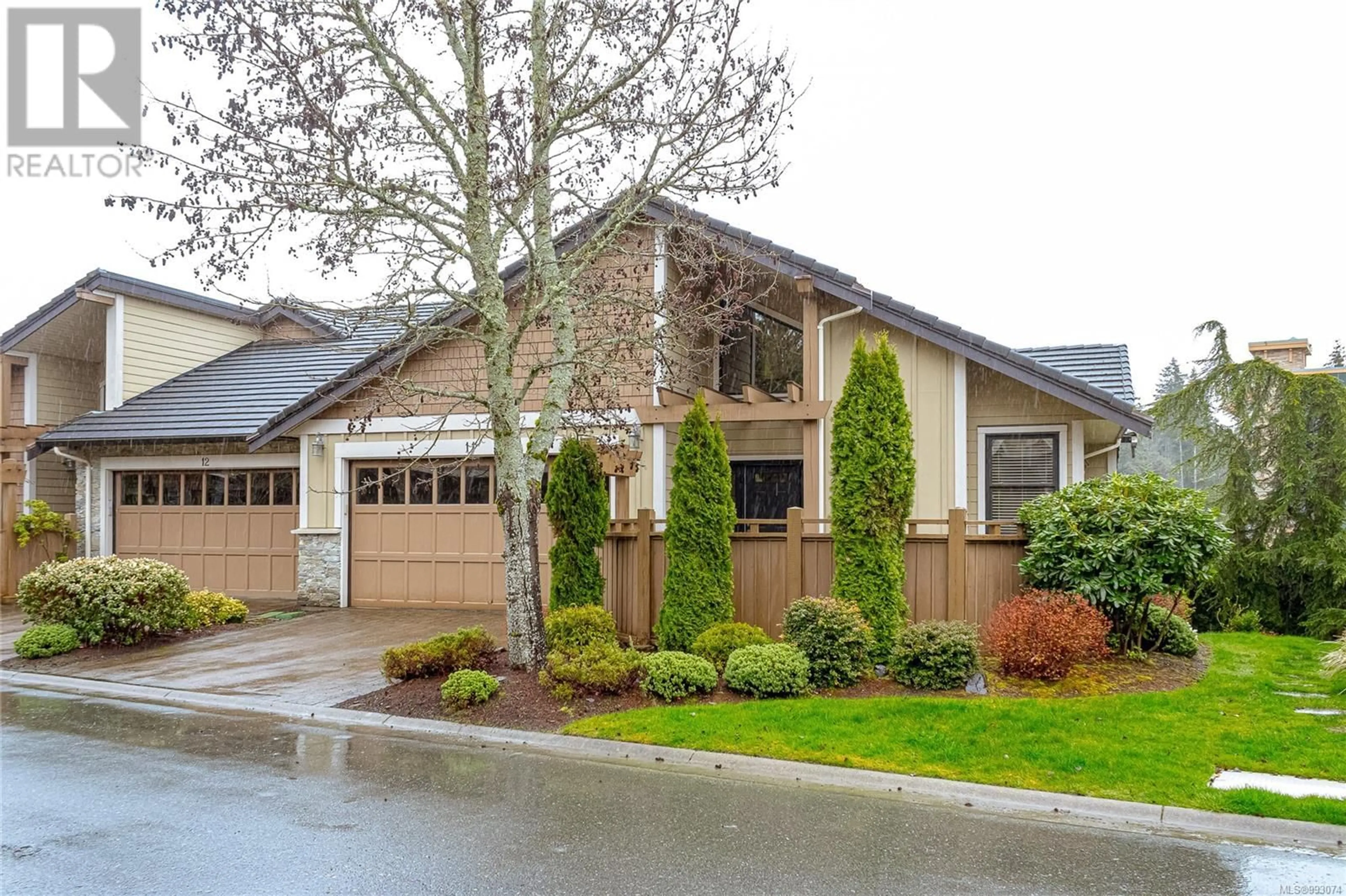 Home with vinyl exterior material, street for 11 - 630 BROOKSIDE ROAD, Colwood British Columbia V9B3P2