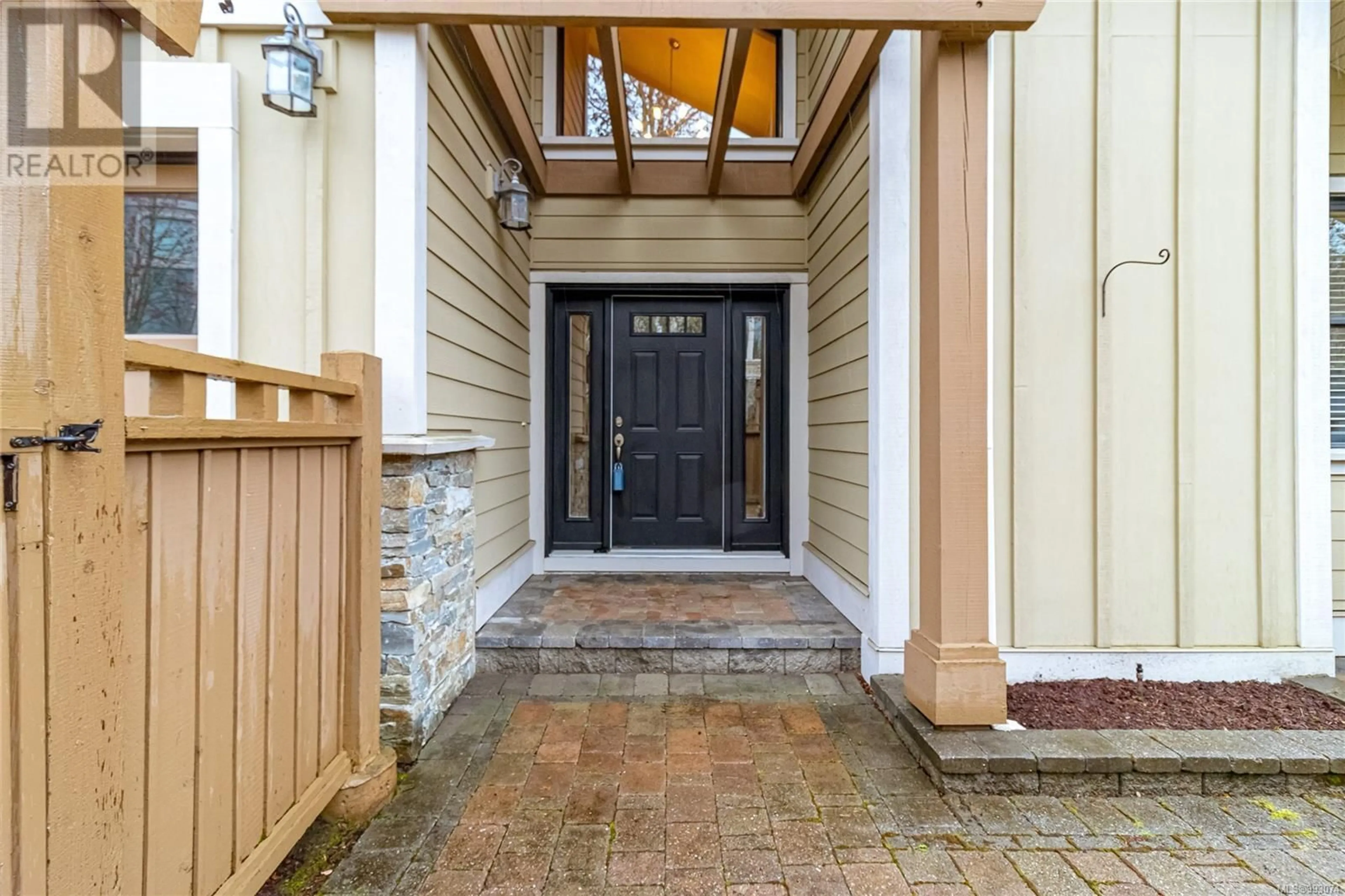 Indoor entryway for 11 - 630 BROOKSIDE ROAD, Colwood British Columbia V9B3P2