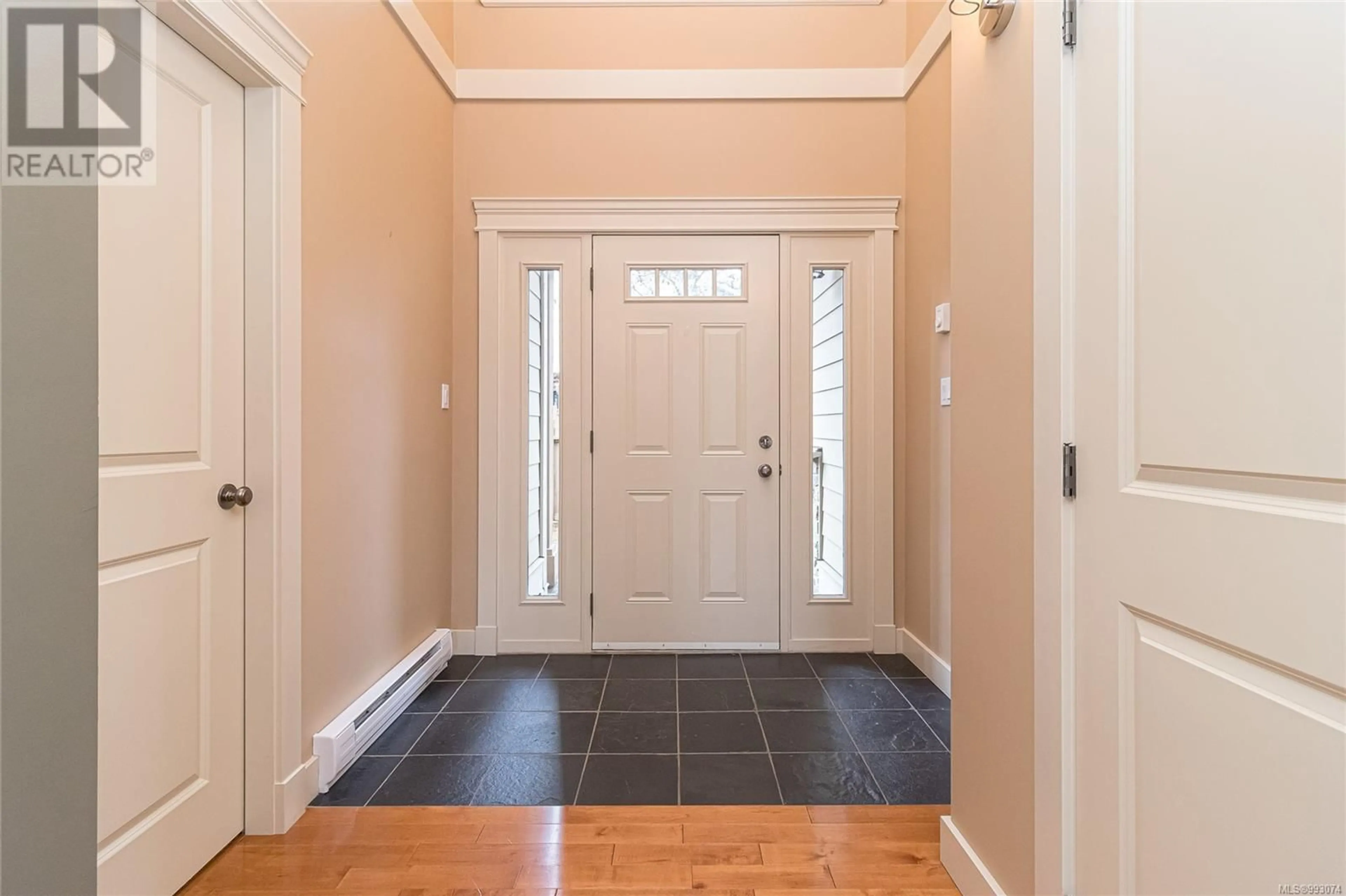 Indoor entryway for 11 - 630 BROOKSIDE ROAD, Colwood British Columbia V9B3P2