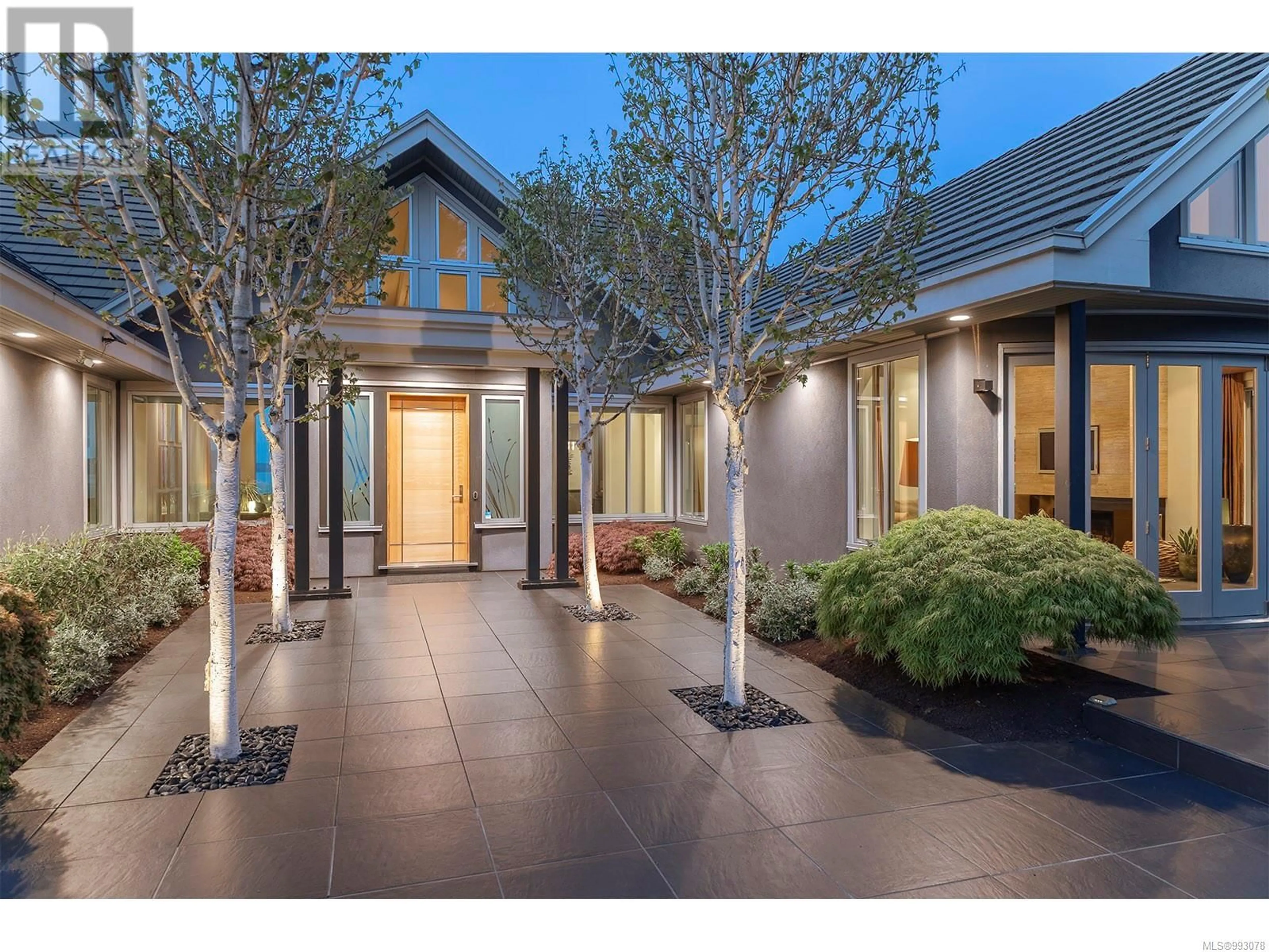 Unknown for 2950 PHYLLIS STREET, Saanich British Columbia V8N1Z1