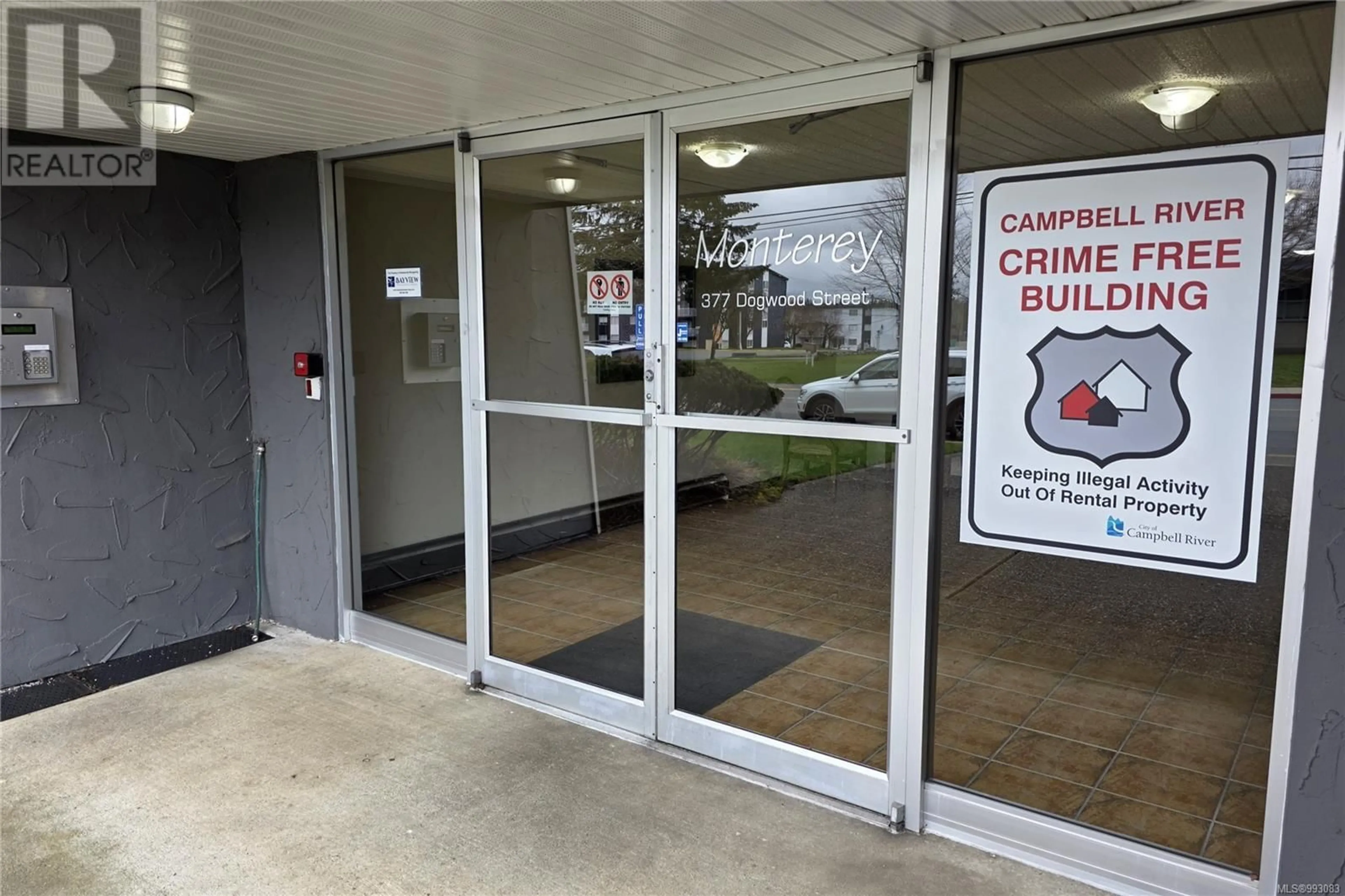 Indoor foyer for 204 - 377 DOGWOOD STREET, Campbell River British Columbia V9W2Y1