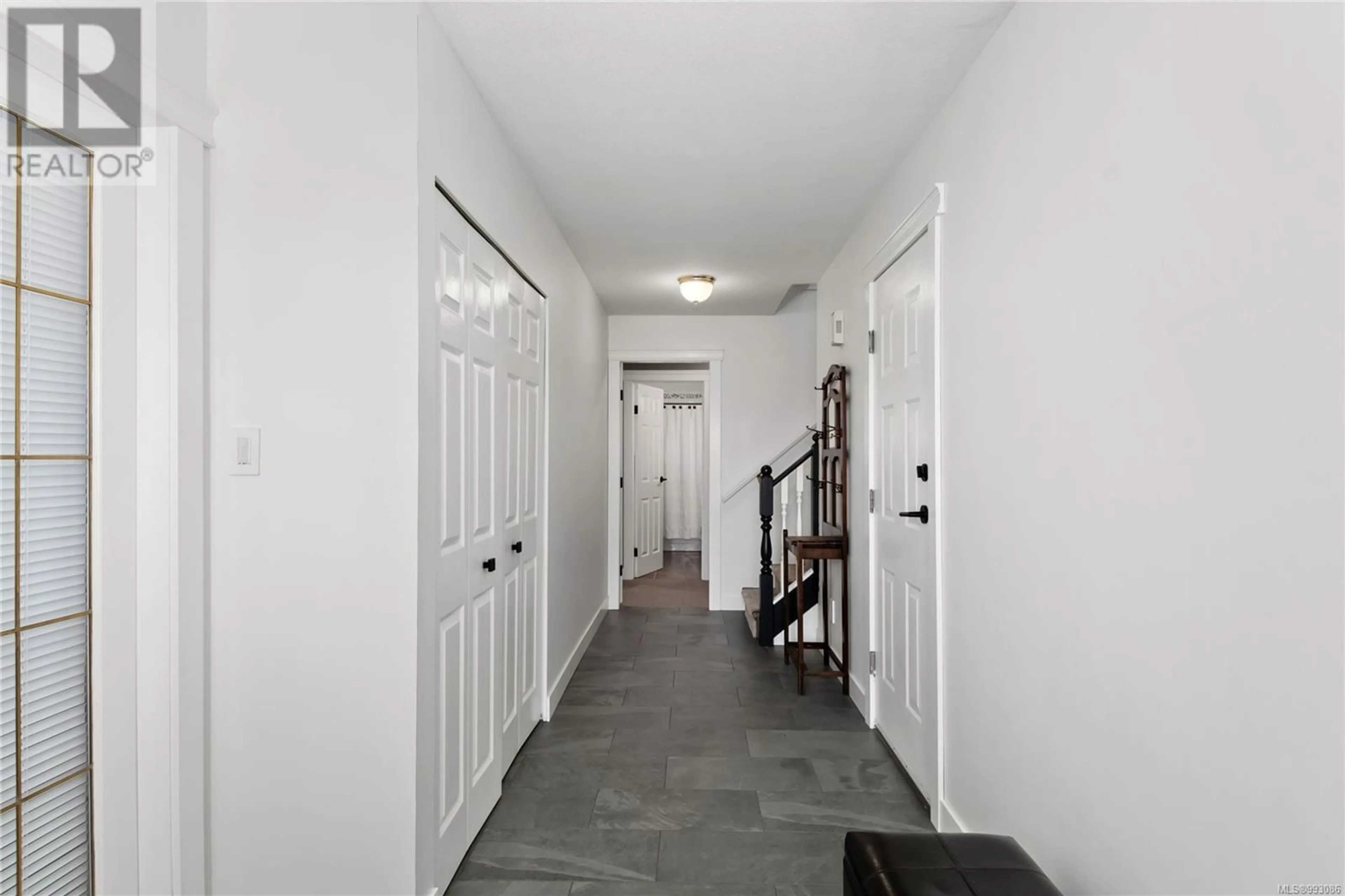 Indoor entryway for 2610 PENFIELD ROAD, Campbell River British Columbia V9W6S3