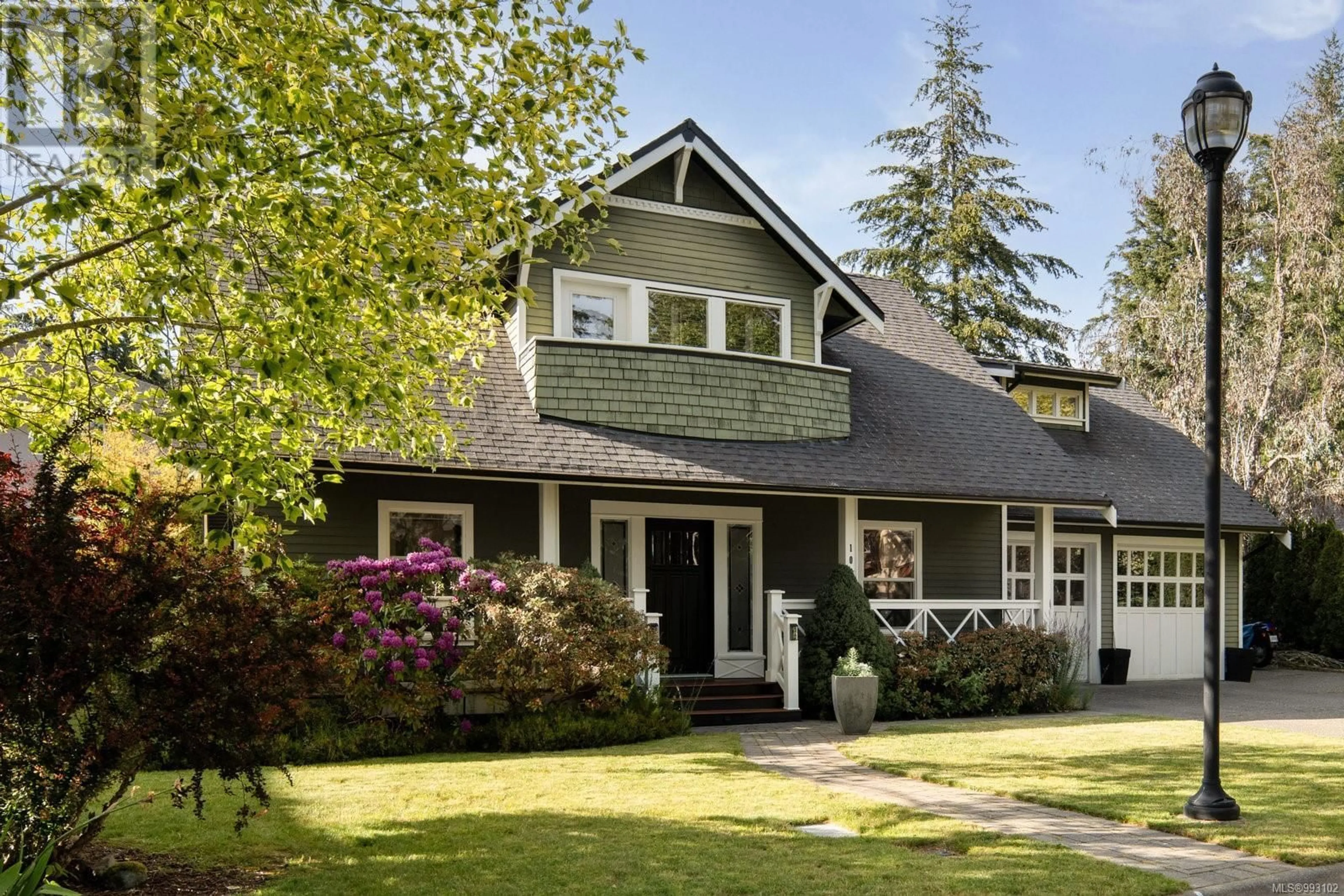 Home with vinyl exterior material, street for 106 MILLS COVE, View Royal British Columbia V9B6R8