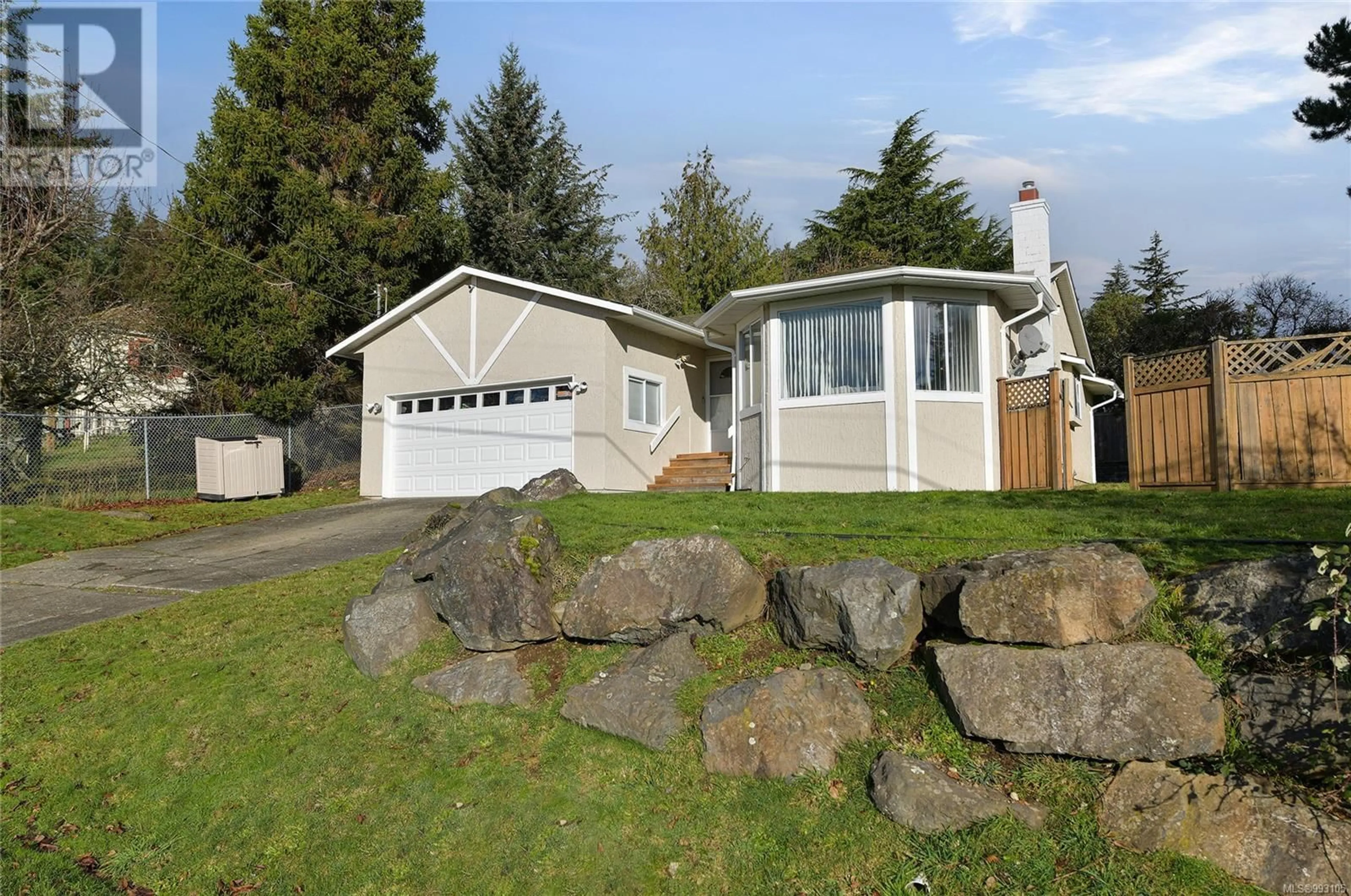Home with vinyl exterior material, street for 506 WINDTHROP ROAD, Colwood British Columbia V9C3B5