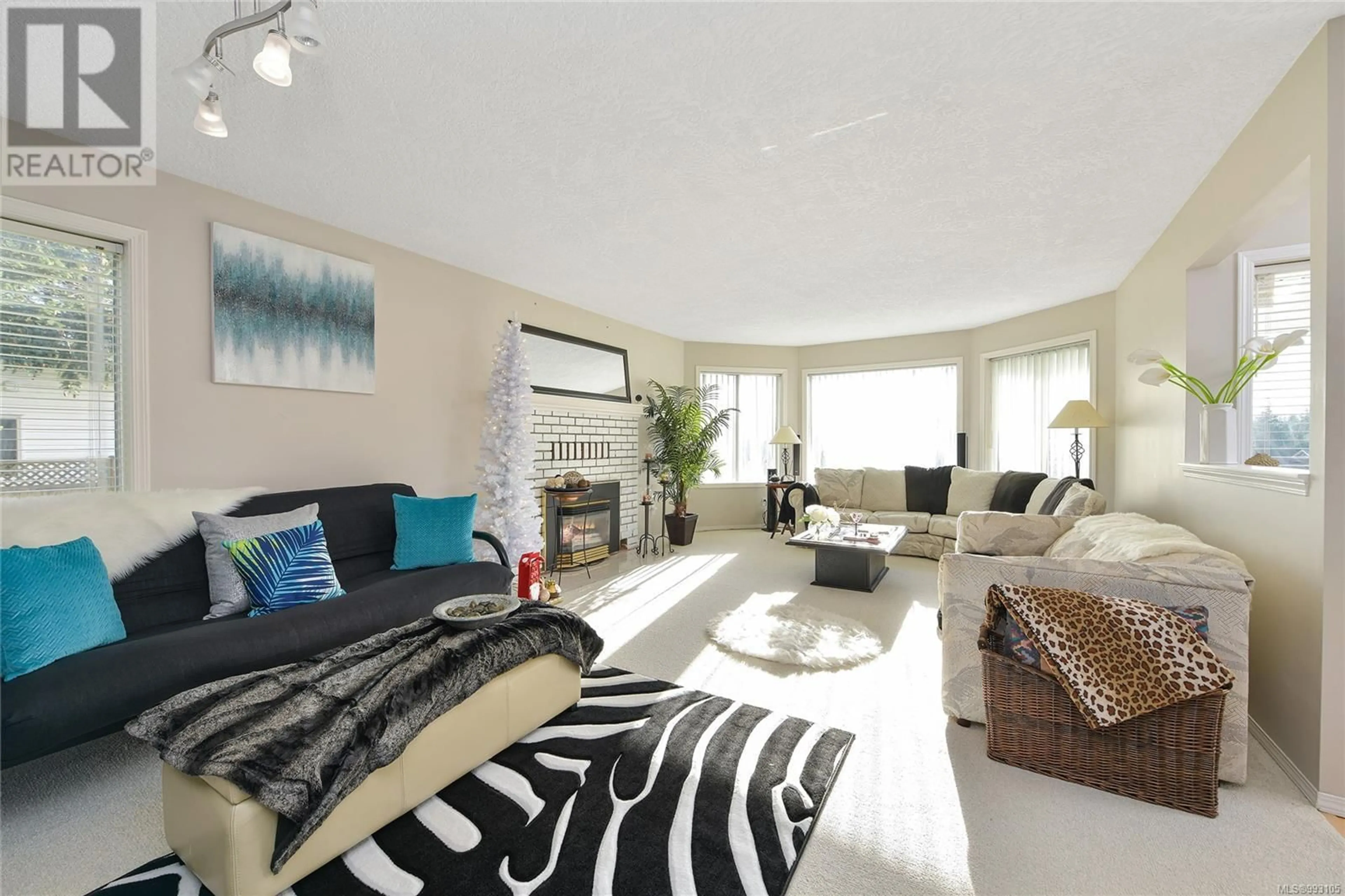 Living room with furniture, unknown for 506 WINDTHROP ROAD, Colwood British Columbia V9C3B5