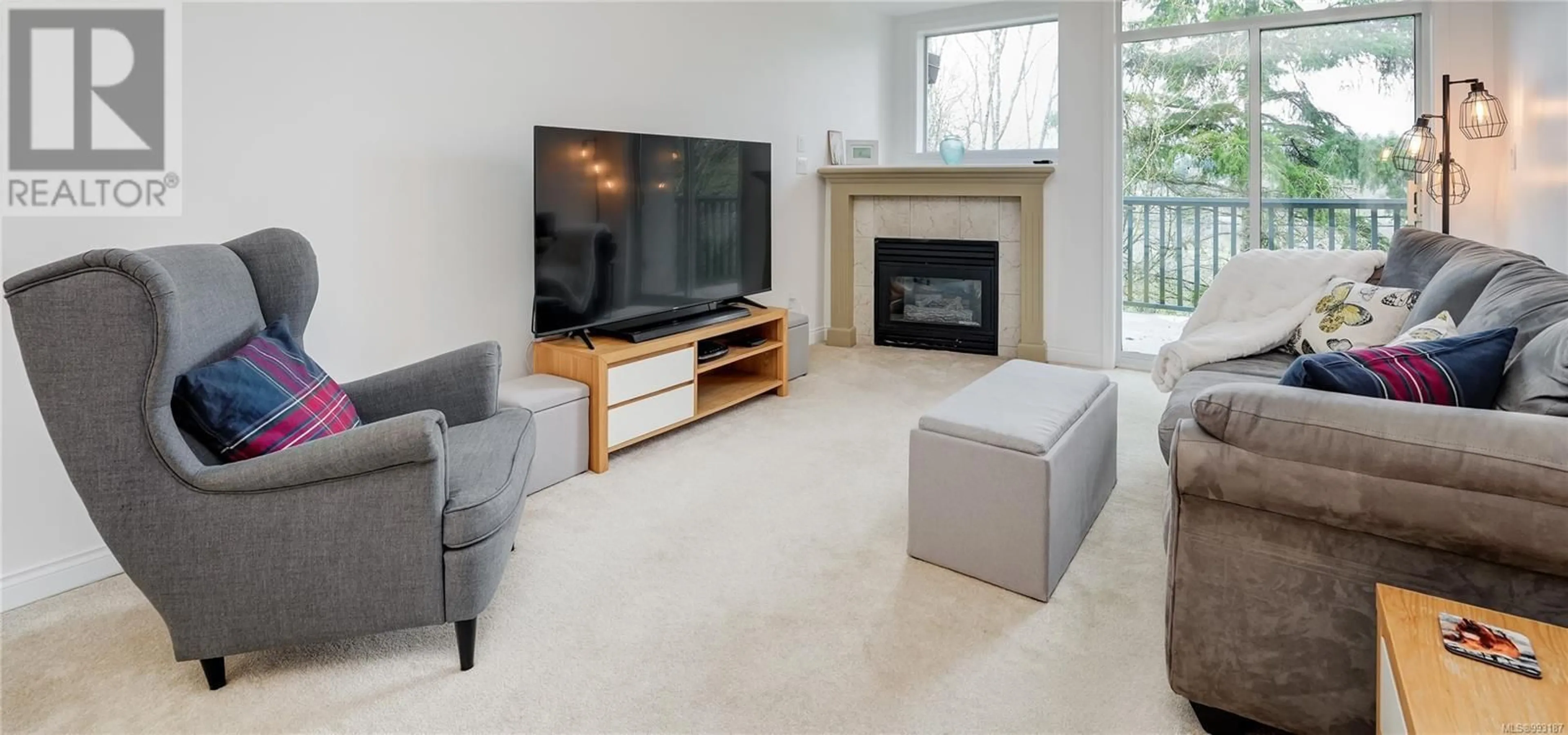 Living room with furniture, unknown for 28 - 4525 WILKINSON ROAD, Saanich British Columbia V8Z5C3