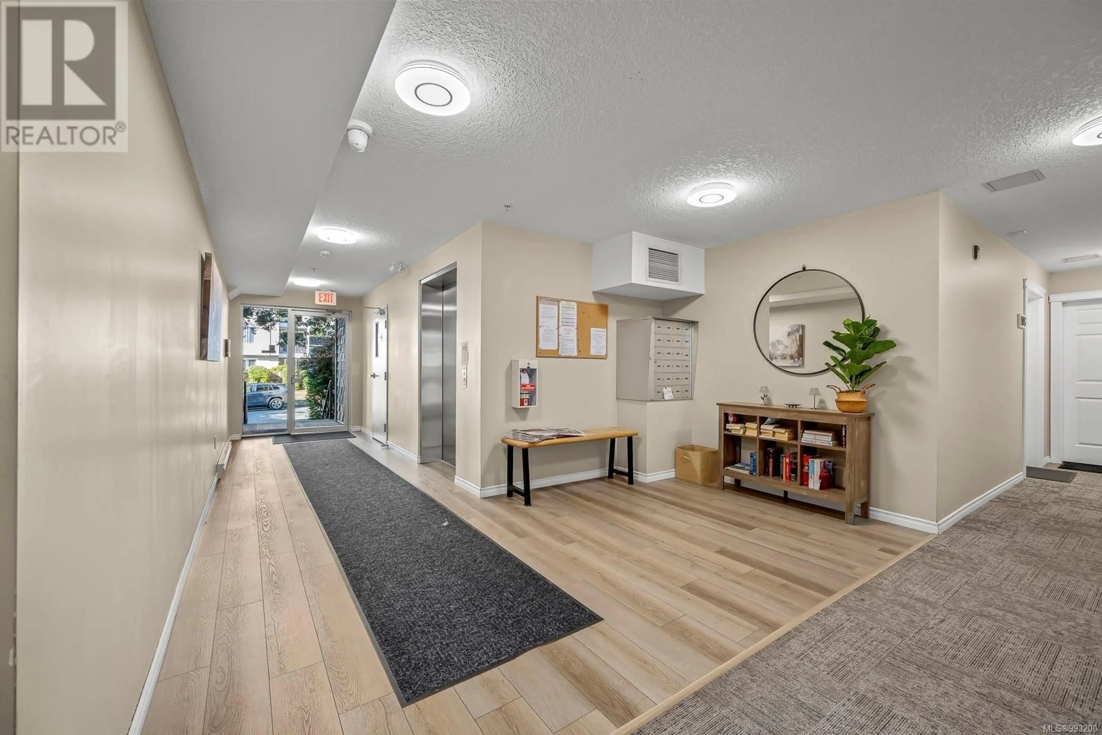Indoor foyer for 208 - 129 BACK ROAD, Courtenay British Columbia V9N3W5