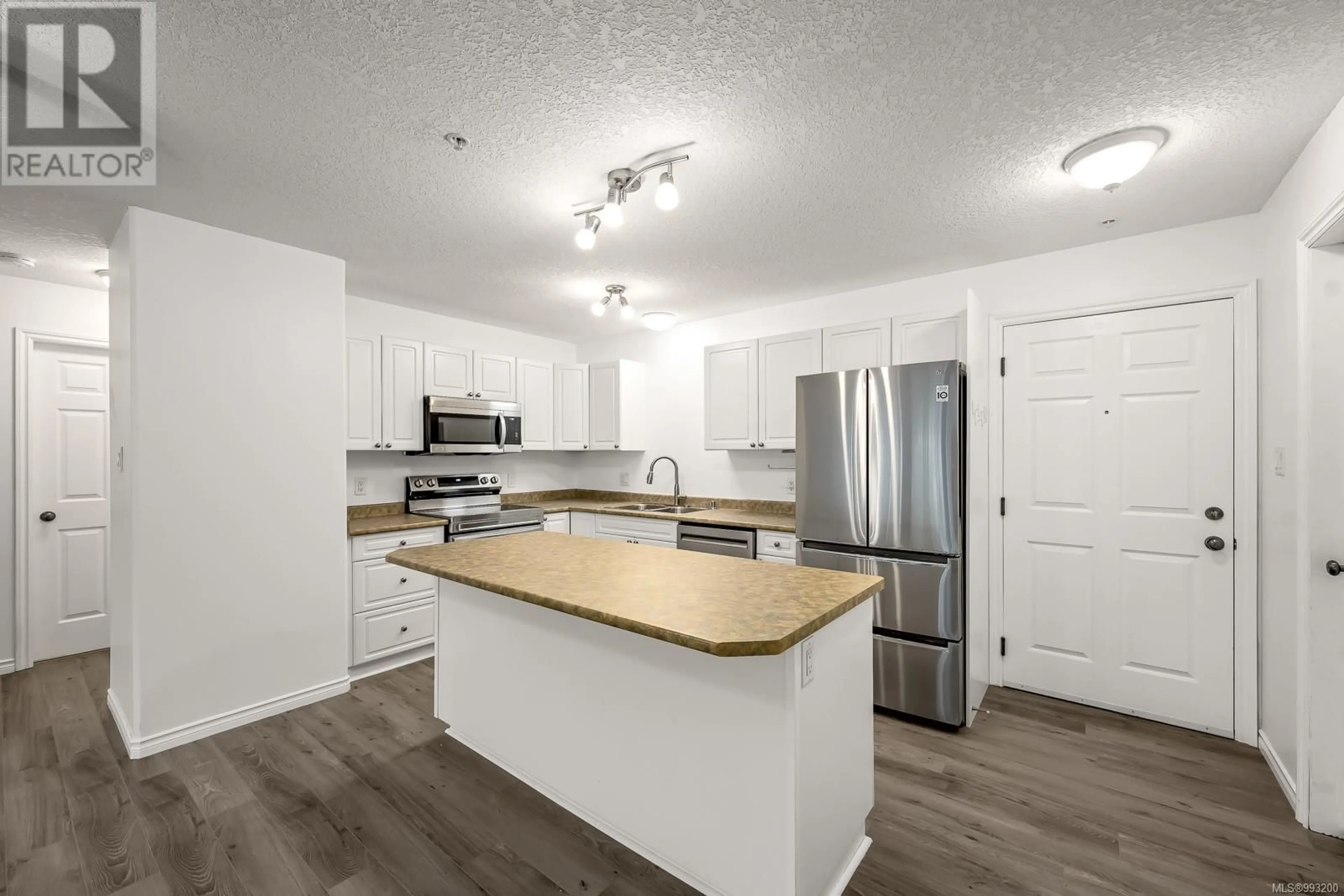 Open concept kitchen, wood/laminate floor for 208 - 129 BACK ROAD, Courtenay British Columbia V9N3W5