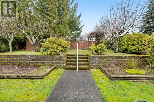5922 Ralston Dr, Nanaimo 2