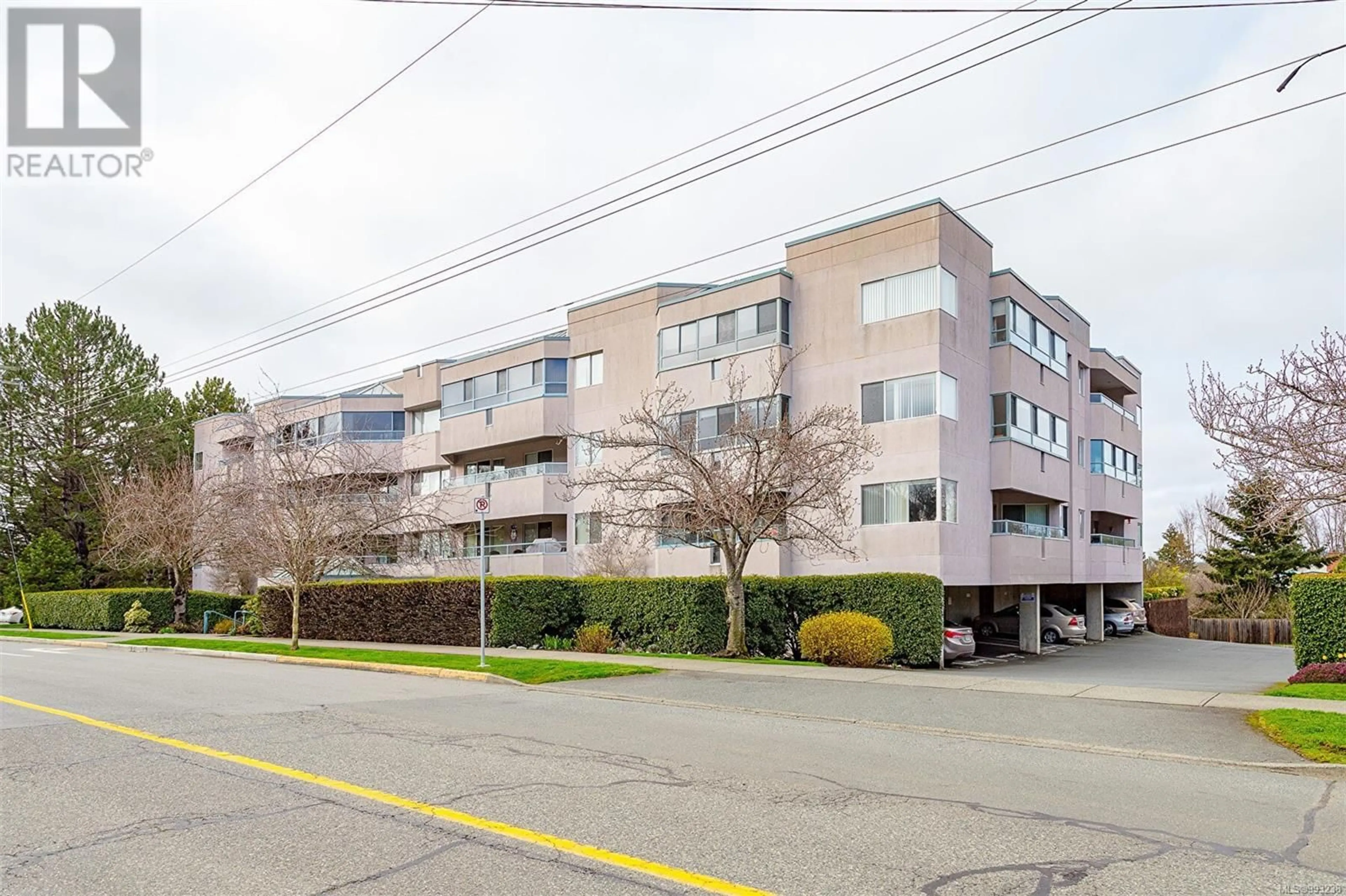 Patio, street for 105 - 1100 UNION ROAD, Saanich British Columbia V8P2J3