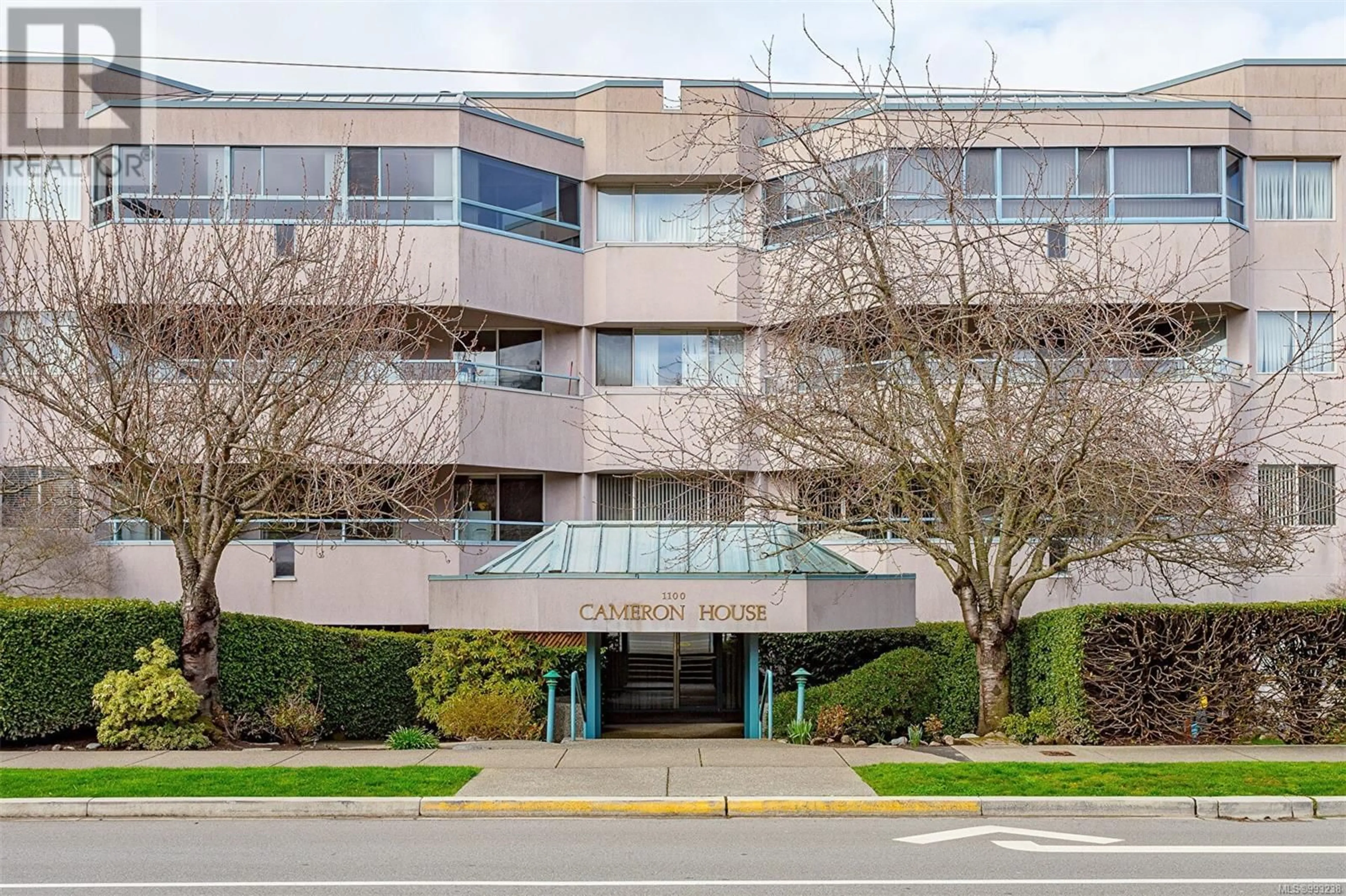 Indoor foyer for 105 - 1100 UNION ROAD, Saanich British Columbia V8P2J3