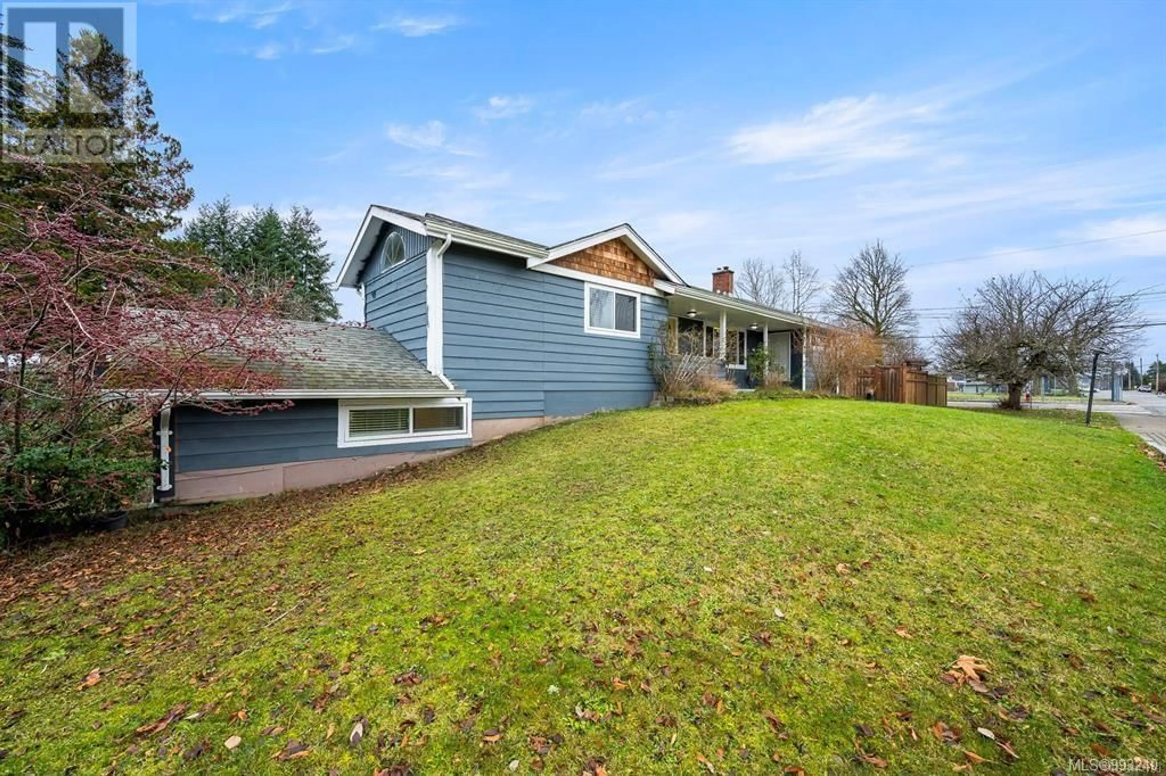 Bedroom with bed, unknown for 1815 GRIEVE AVENUE, Courtenay British Columbia V9N2W8