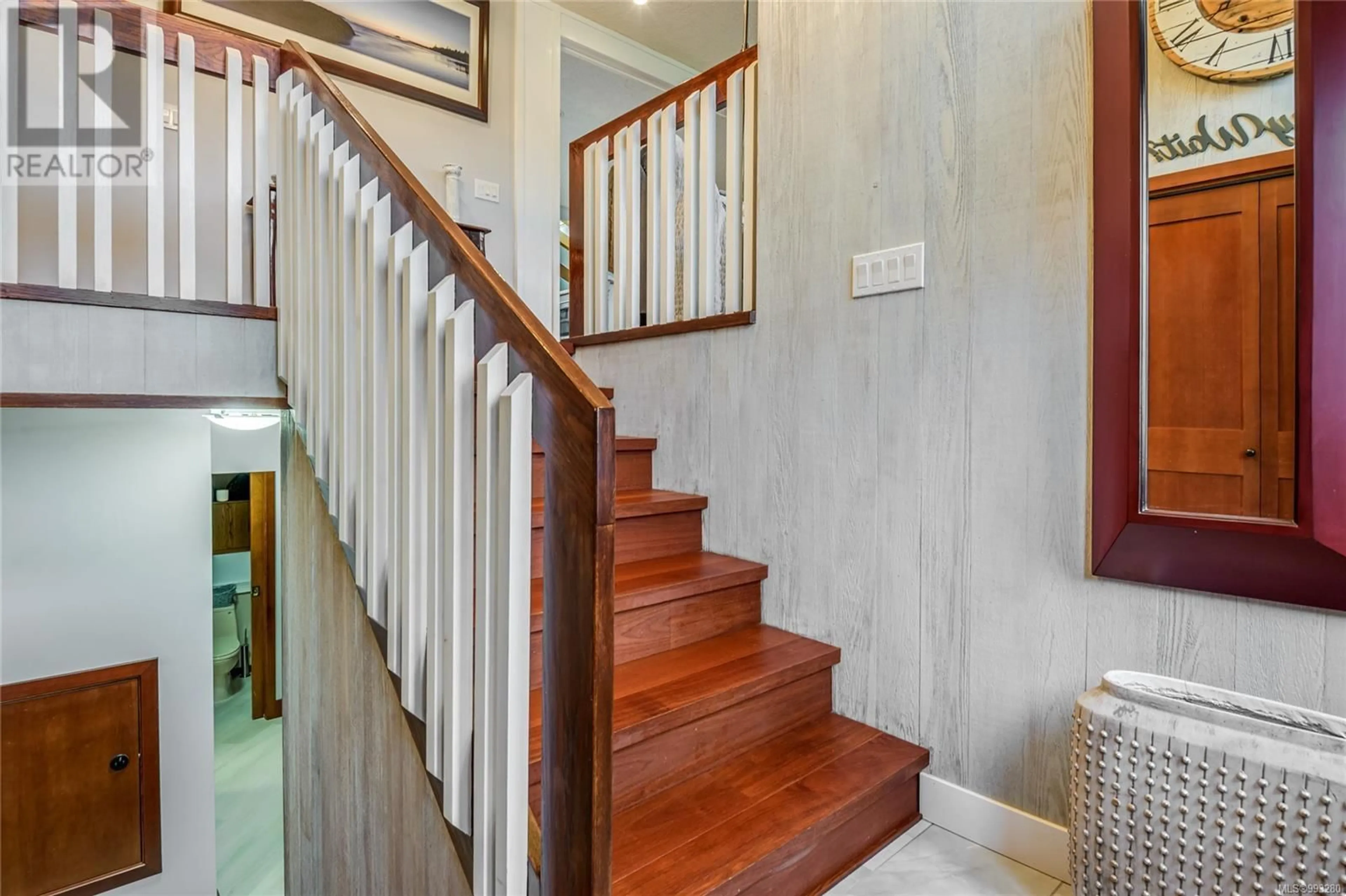 Stairs for 115 ENGLES ROAD, Campbell River British Columbia V9H1J8