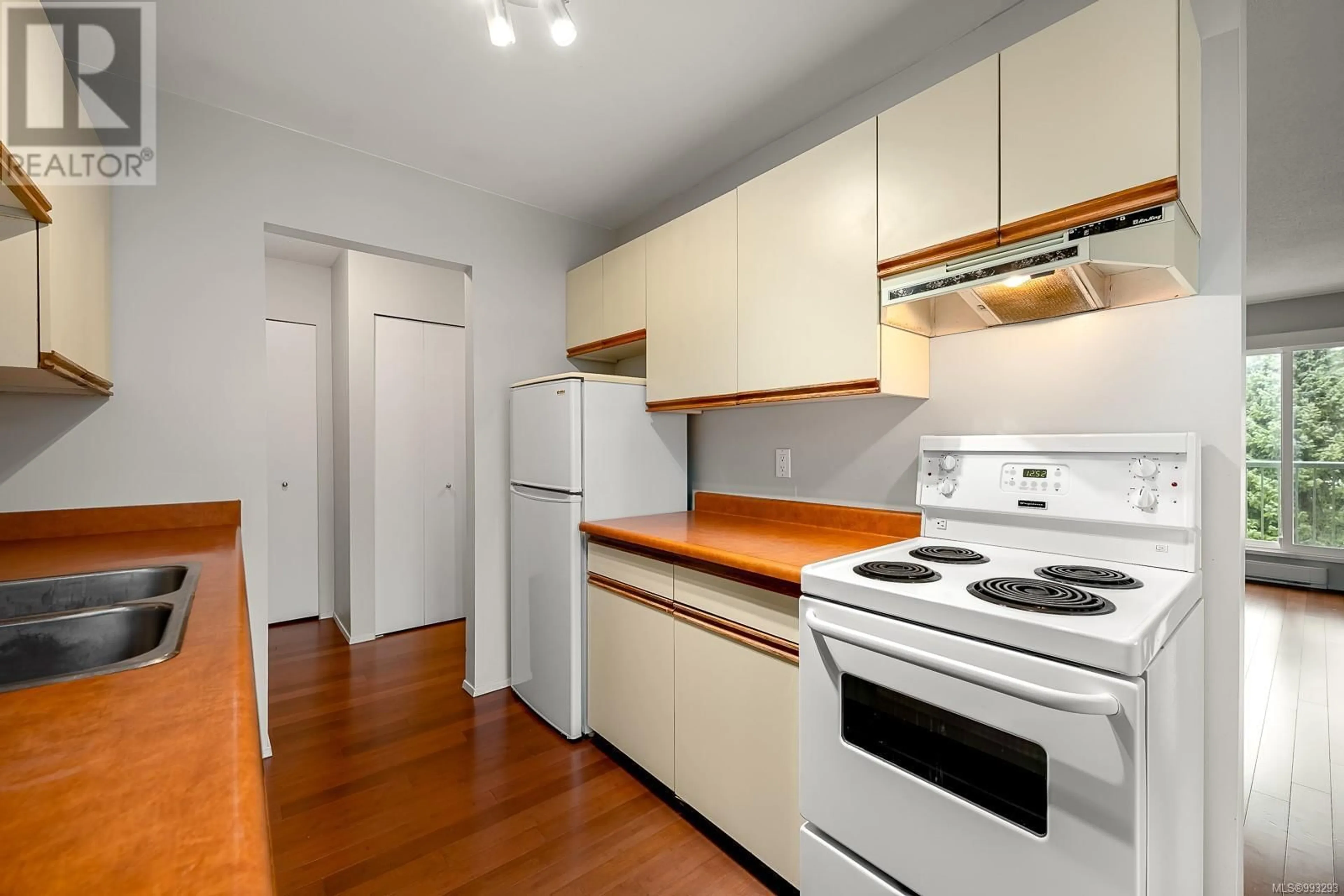 Standard kitchen, wood/laminate floor for 307 - 178 BACK ROAD, Courtenay British Columbia V9N3W6