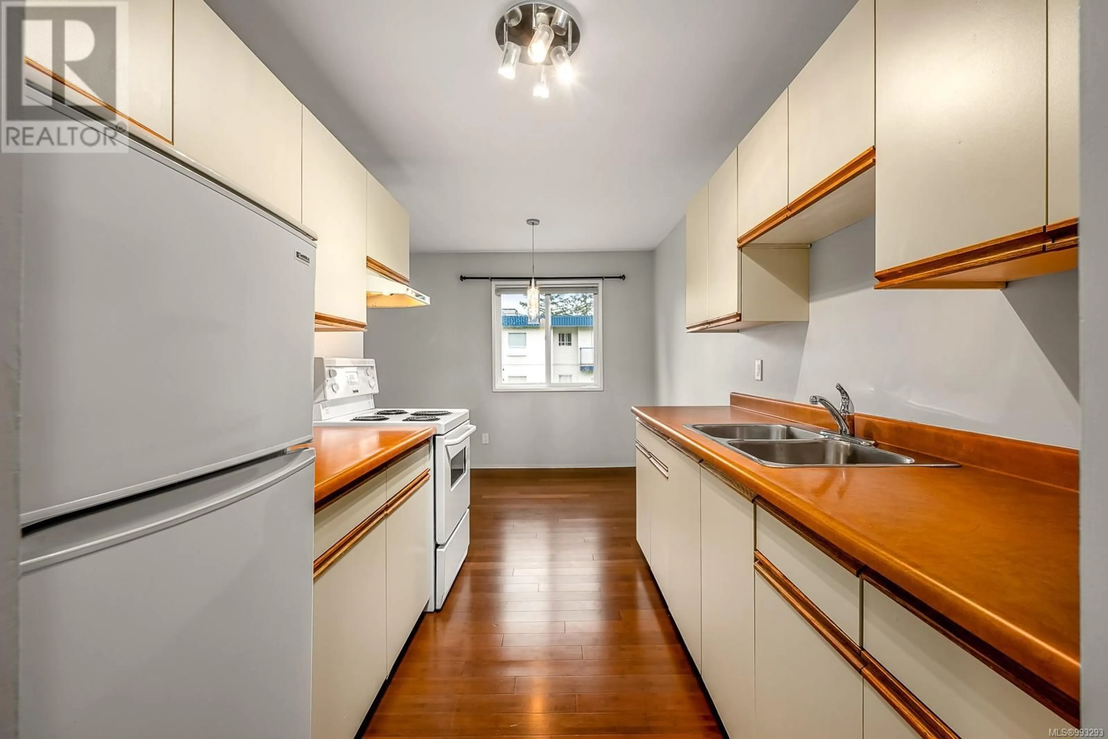 Standard kitchen, wood/laminate floor for 307 - 178 BACK ROAD, Courtenay British Columbia V9N3W6