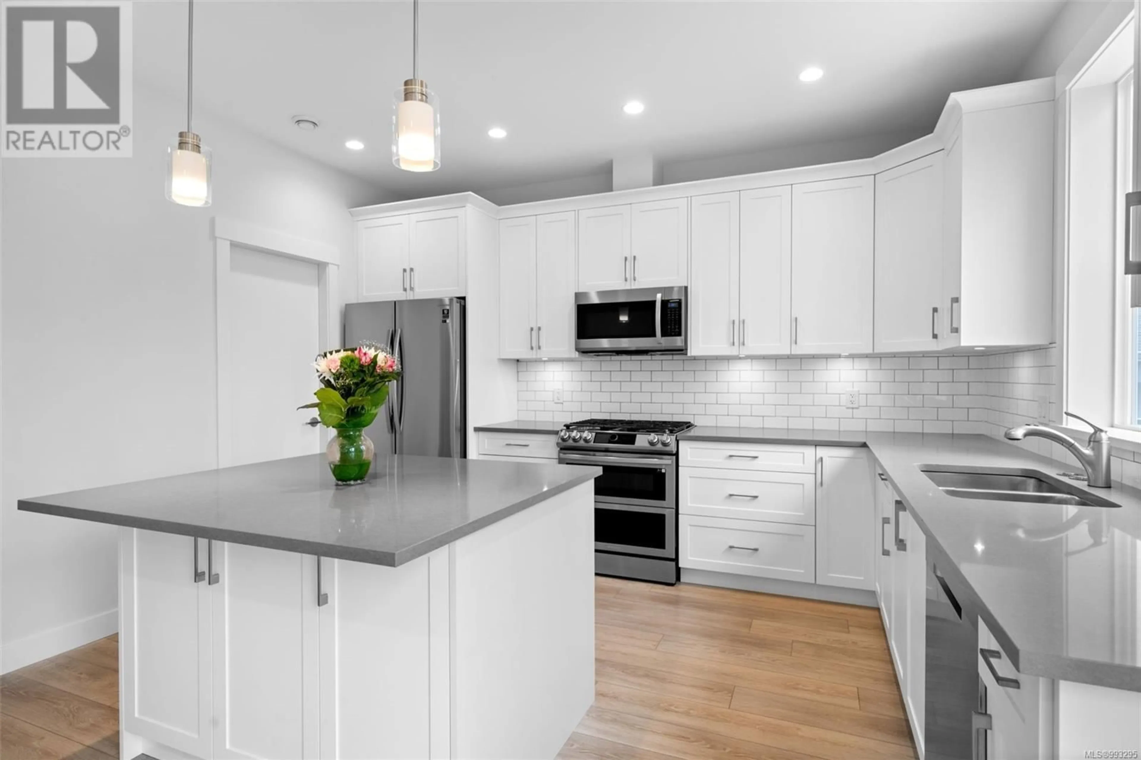 Contemporary kitchen, unknown for 6439 HOPKINS COURT, Sooke British Columbia V9Z1P6