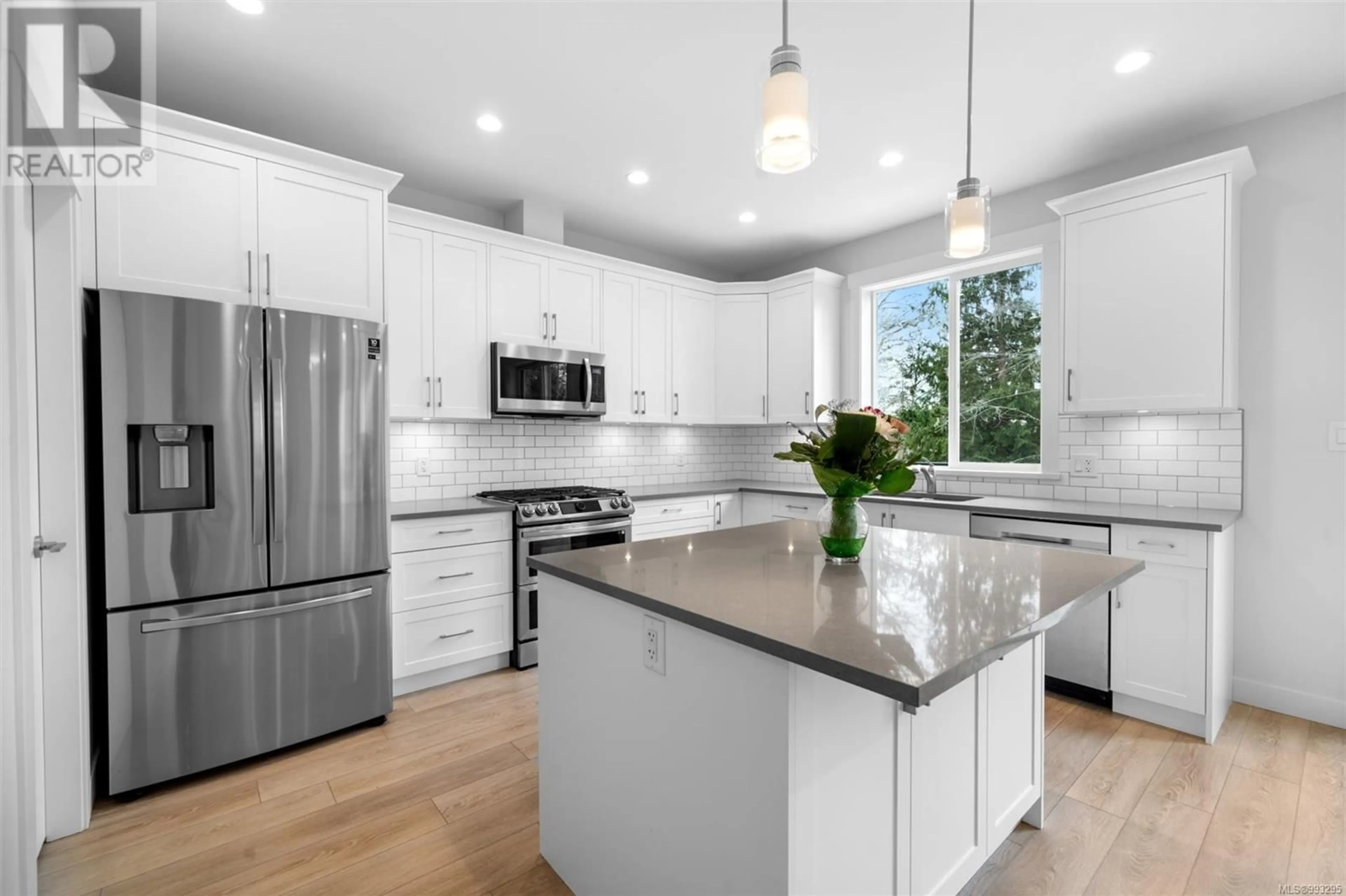 Contemporary kitchen, unknown for 6439 HOPKINS COURT, Sooke British Columbia V9Z1P6