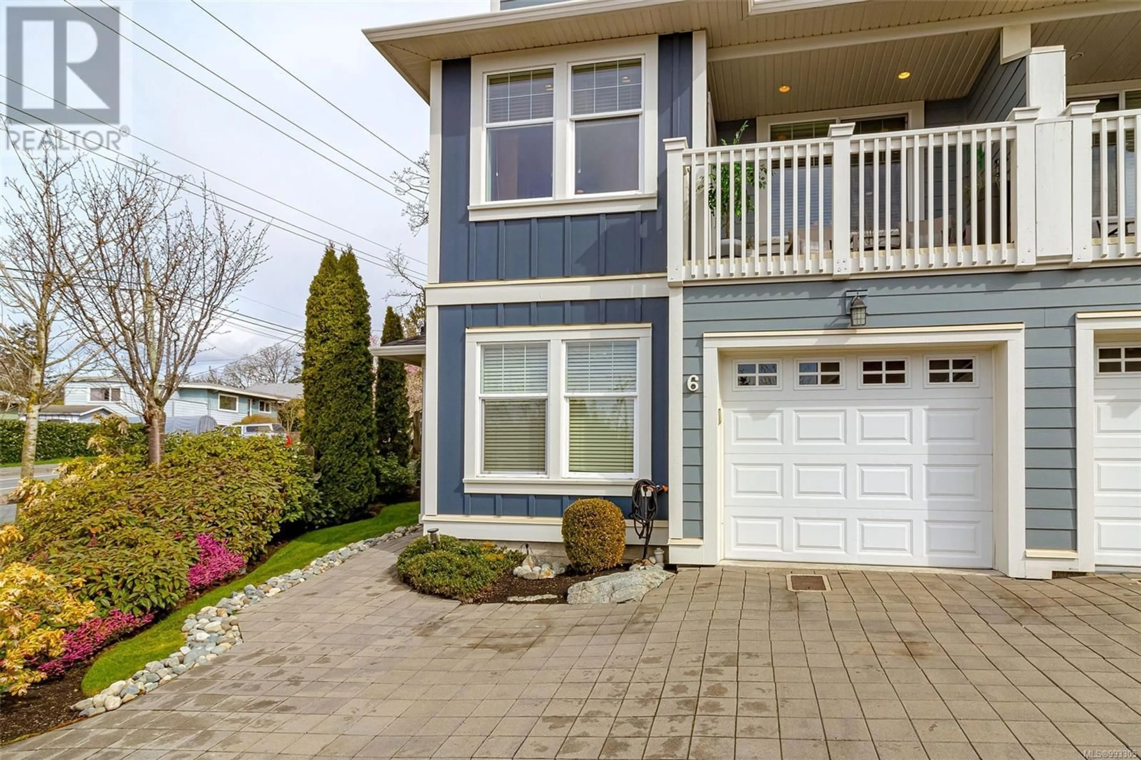 Home with vinyl exterior material, street for 6 - 4583 WILKINSON ROAD, Saanich British Columbia V8Z5C3