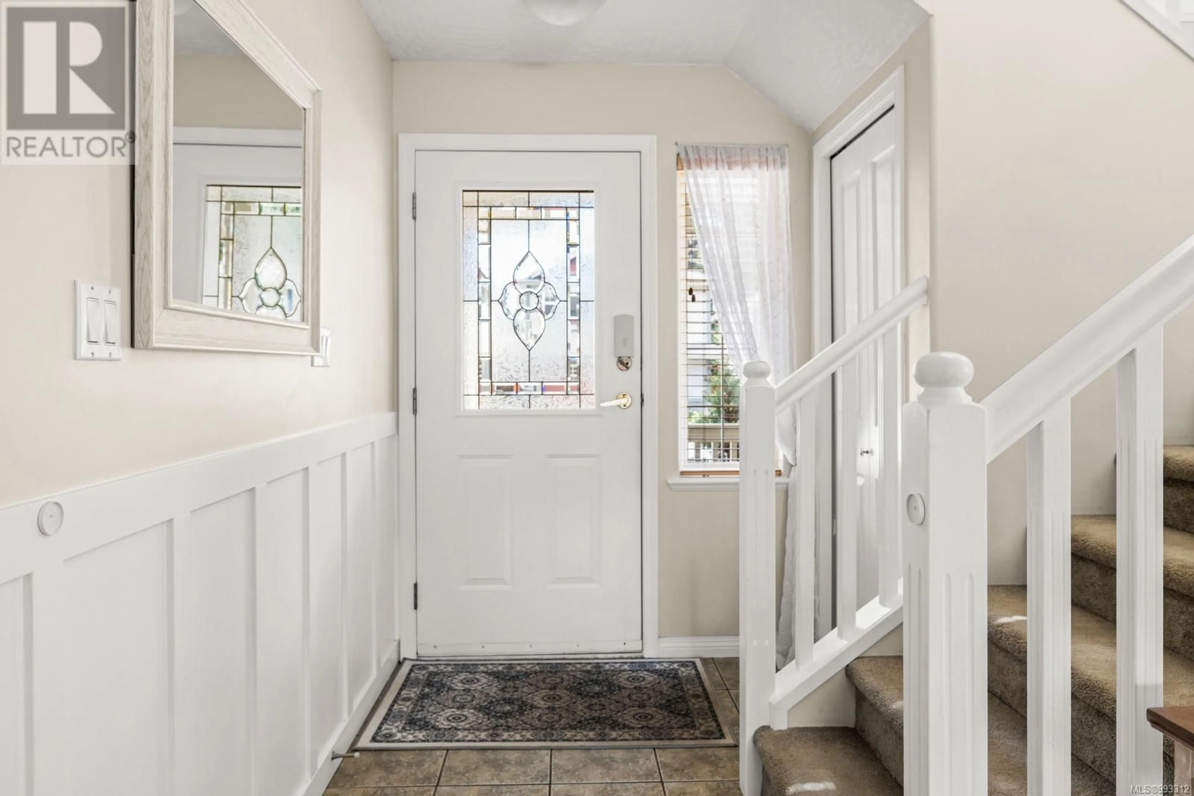 Indoor entryway for 2712 WINDMAN LANE, Langford British Columbia V9B6N3