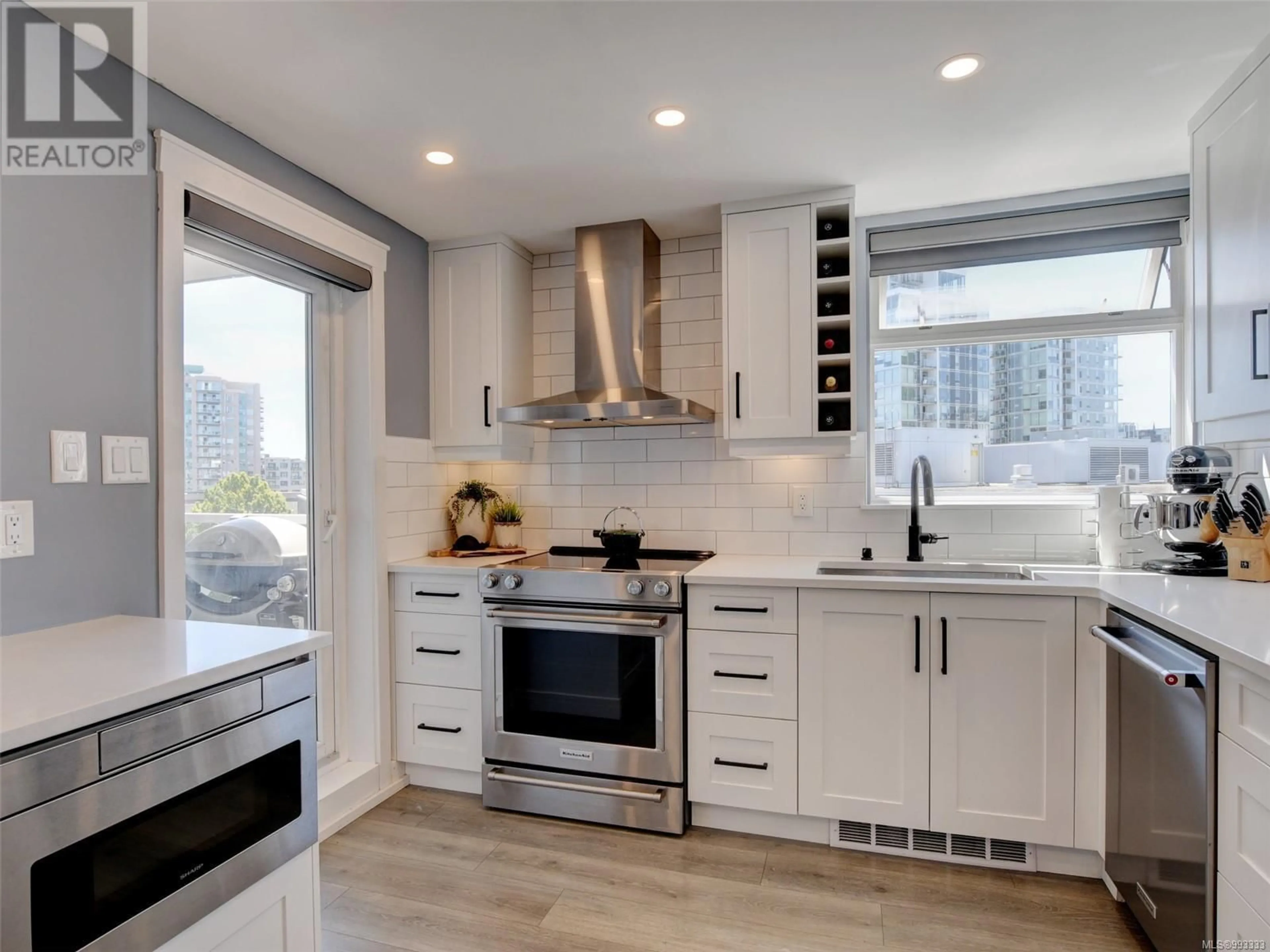 Contemporary kitchen, unknown for 303 - 1015 PANDORA AVENUE, Victoria British Columbia V8V3P6